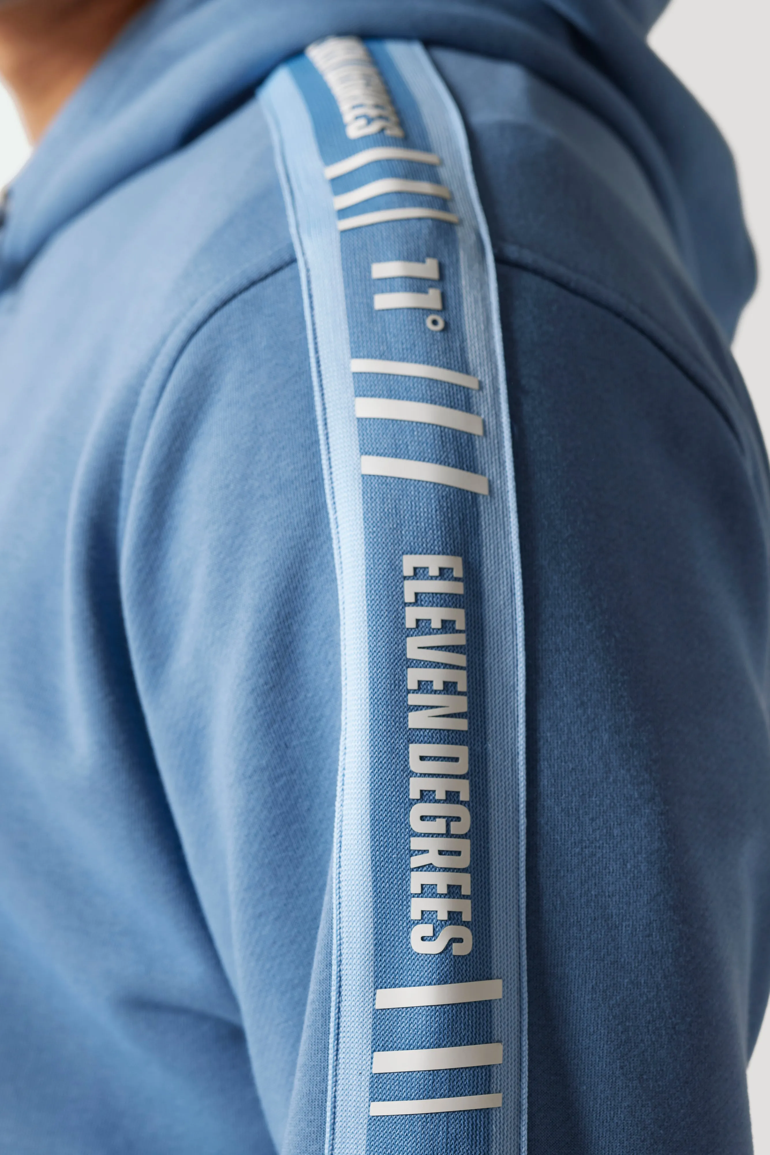 Sudadera Con Capucha Retro Taped - Azul Elemental sold by Eleven degrees product image thumbnail 5