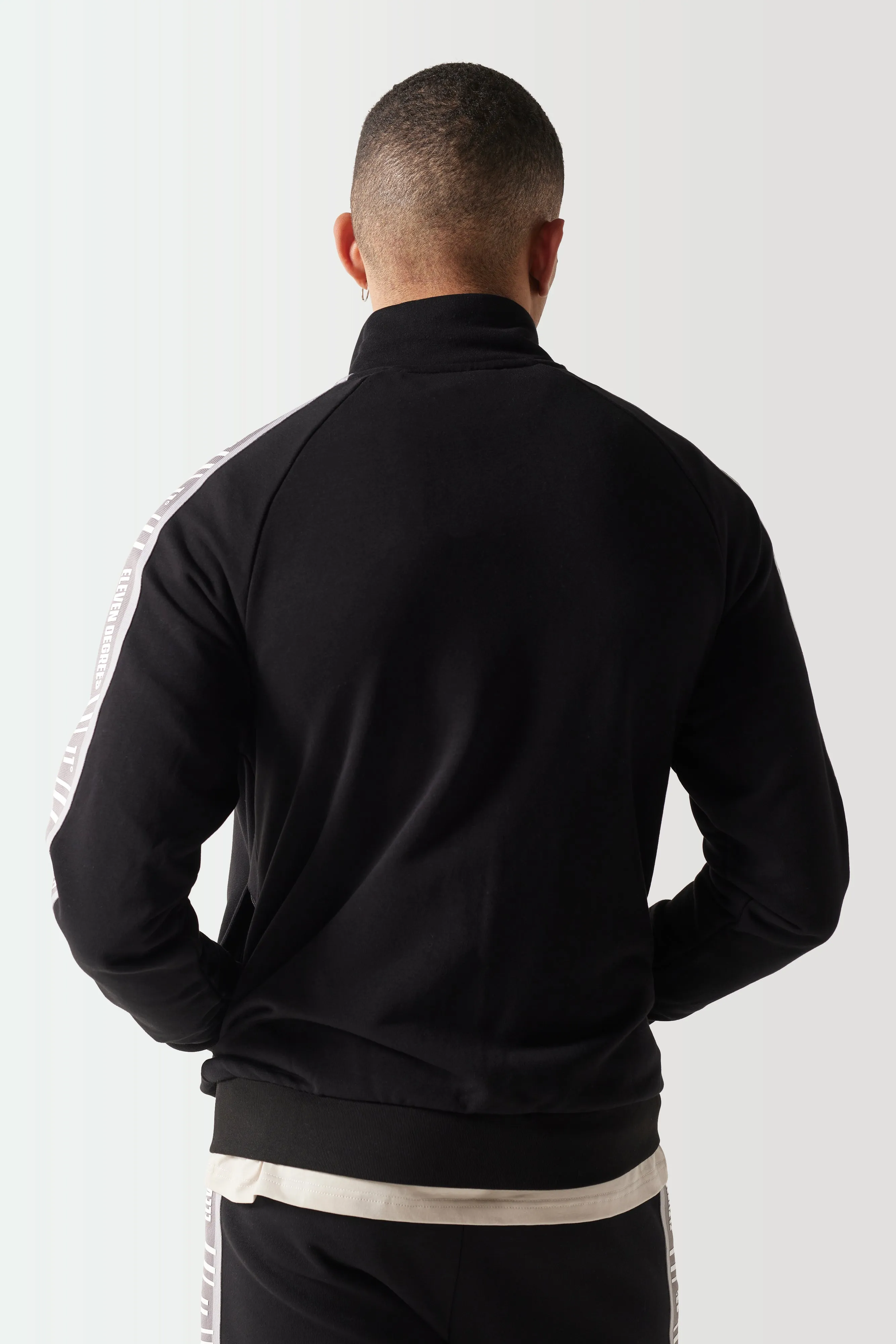Sudadera Retro Con Cremallera Completa - Negra sold by Eleven degrees product image thumbnail 4