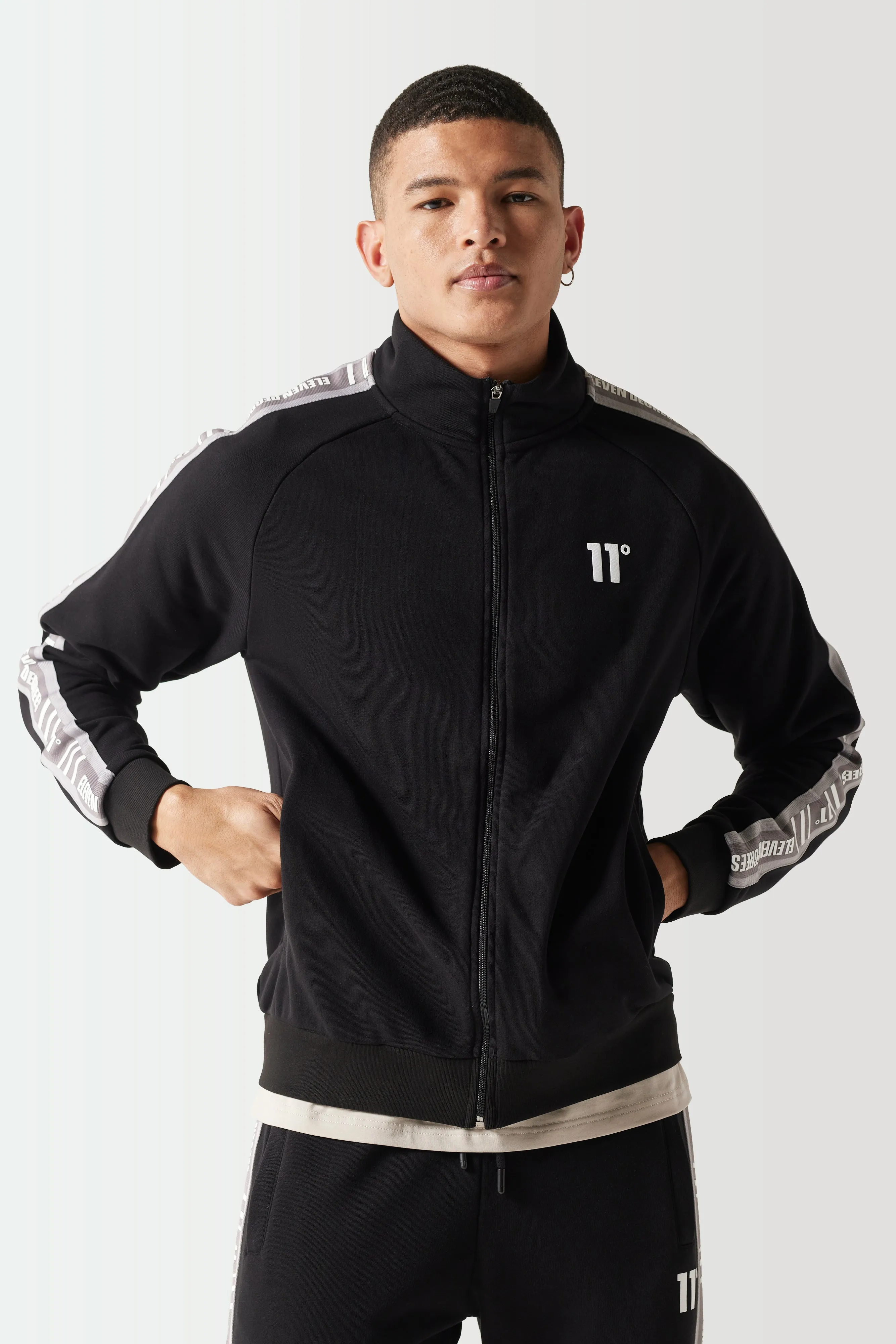 Sudadera Retro Con Cremallera Completa - Negra sold by Eleven degrees product image thumbnail 3