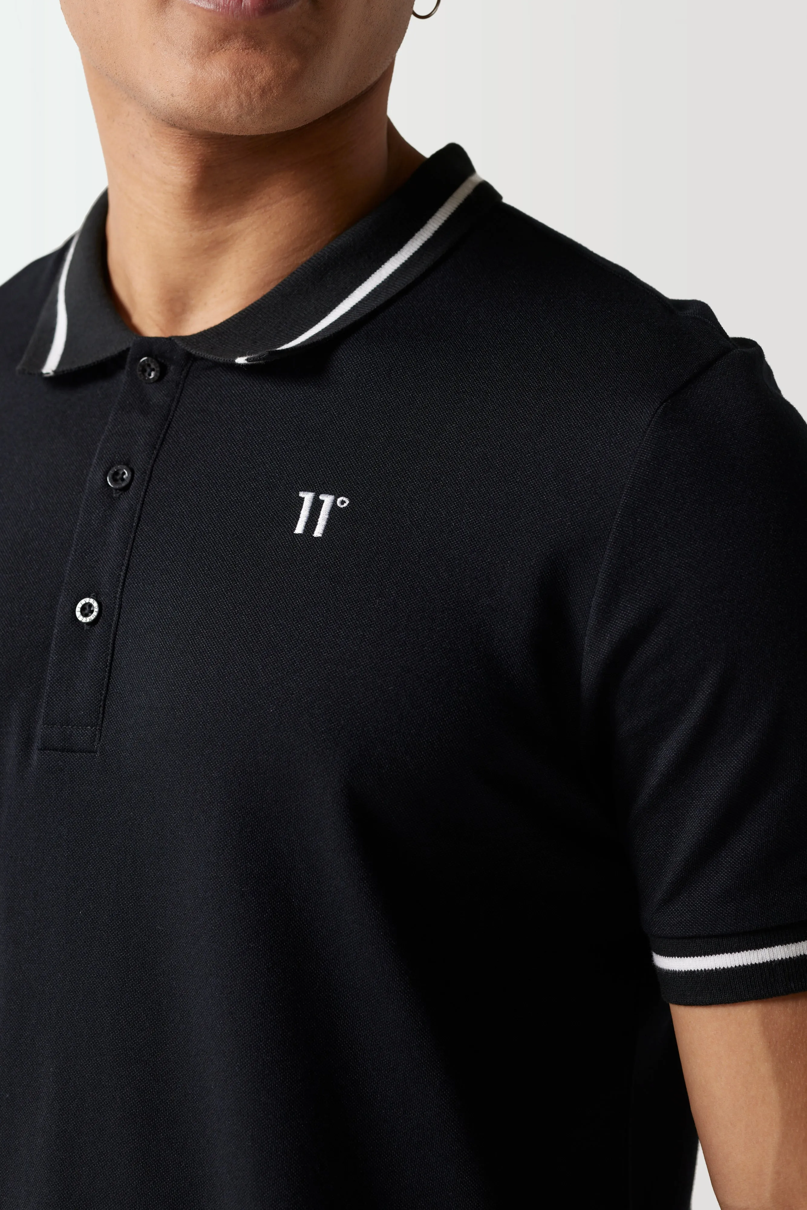 CORE Camiseta Polo - Negra sold by Eleven degrees product image thumbnail 5
