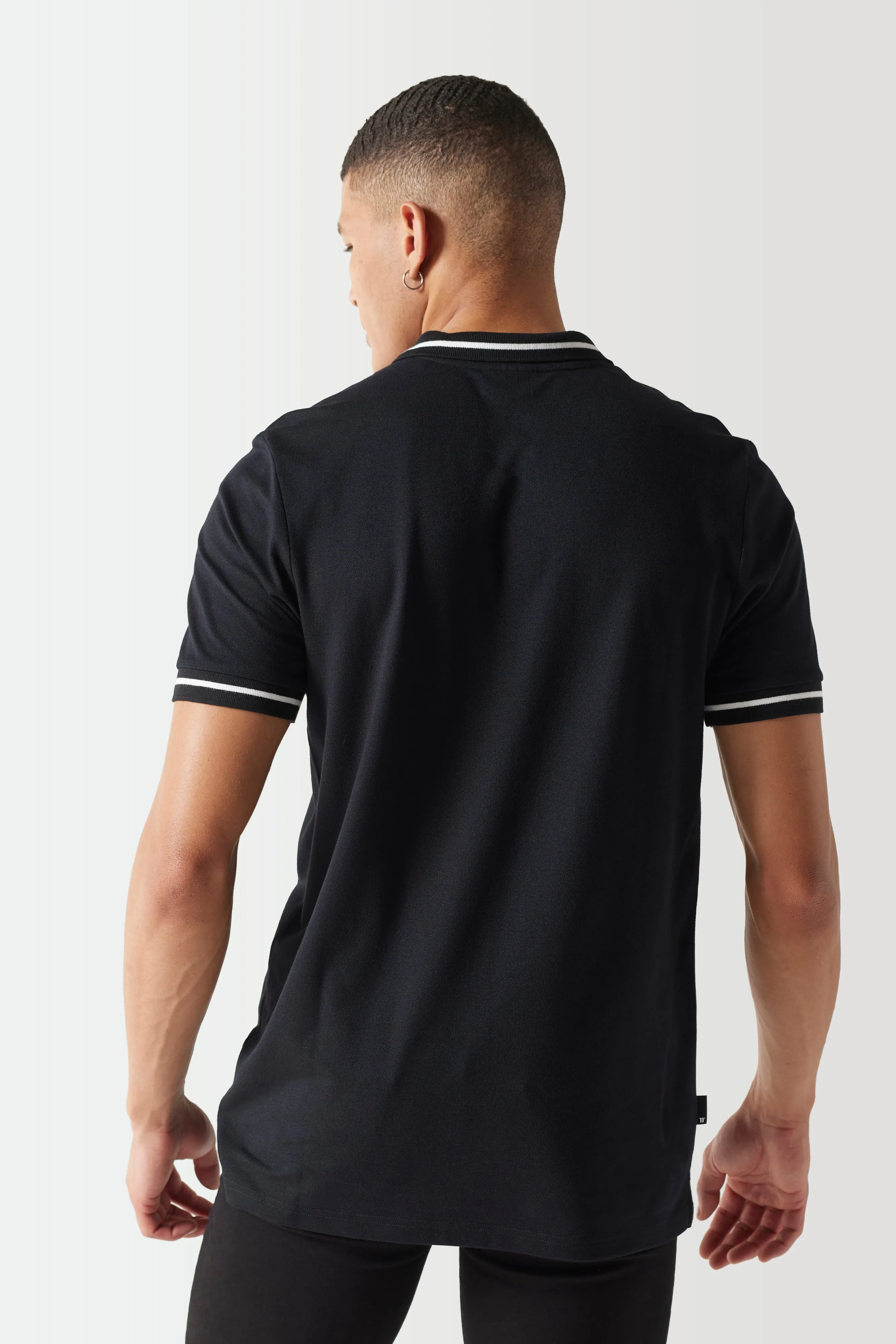CORE Camiseta Polo - Negra sold by Eleven degrees product image thumbnail 4
