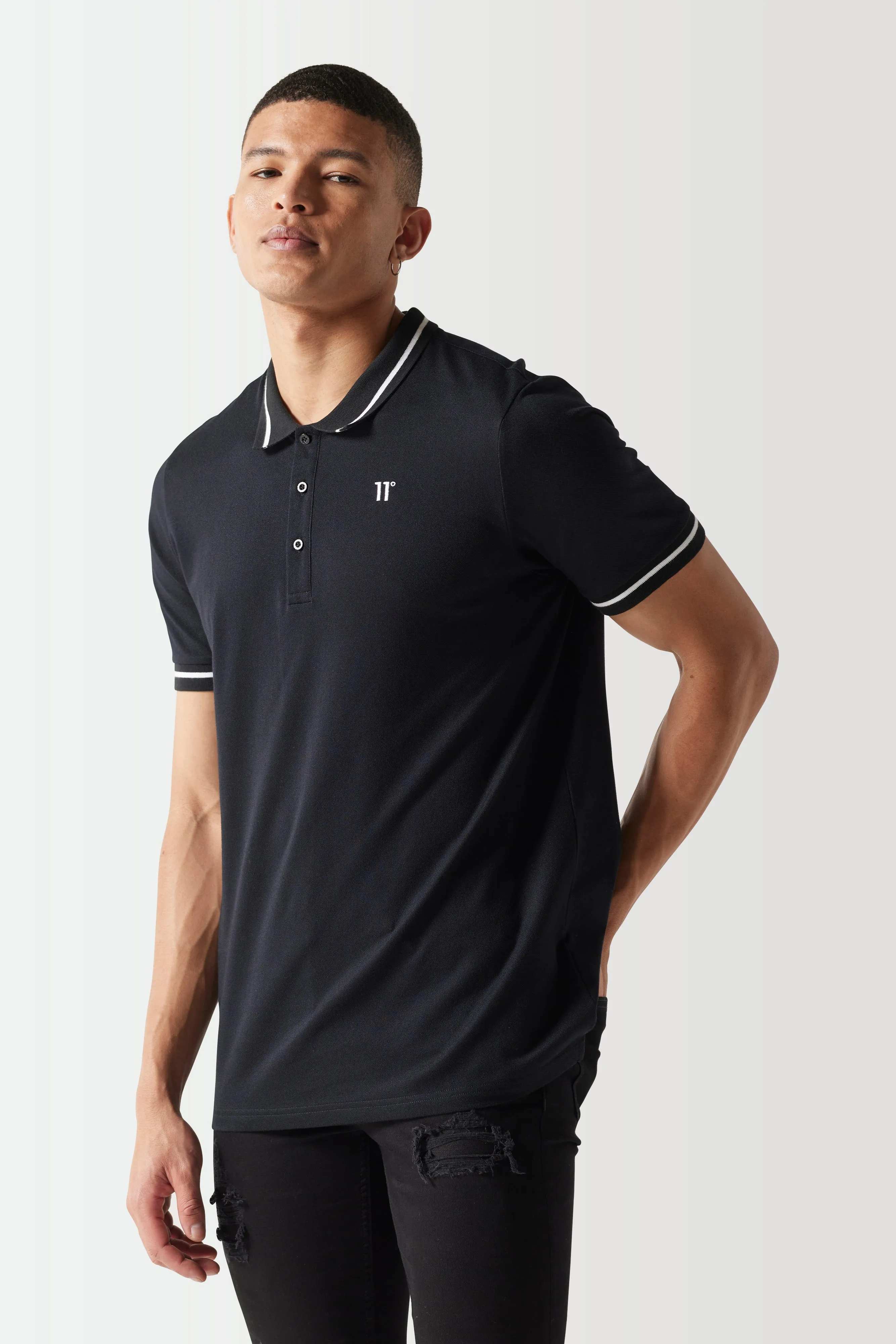 CORE Camiseta Polo - Negra sold by Eleven degrees product image thumbnail 3