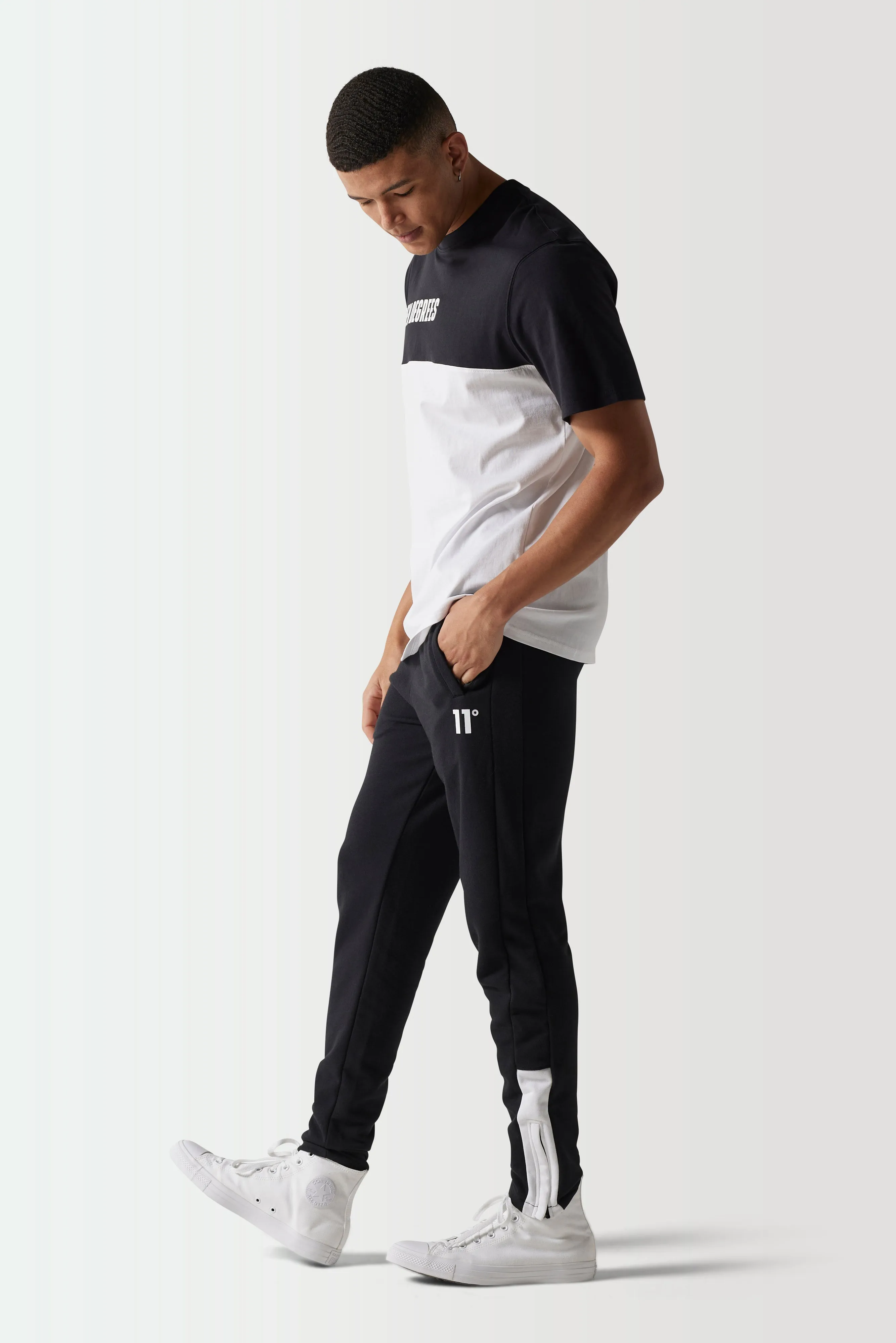Camiseta Bloque De Color - Negra / Blanca sold by Eleven degrees product image thumbnail 4