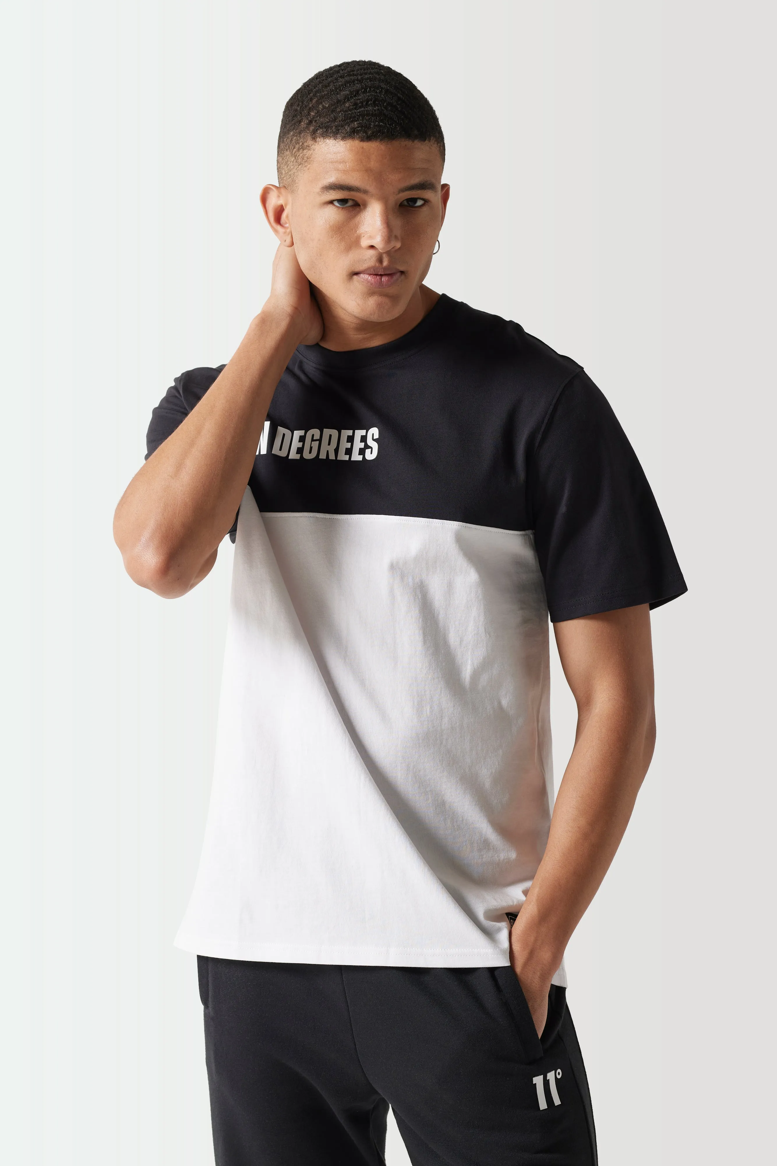 Camiseta Bloque De Color - Negra / Blanca sold by Eleven degrees