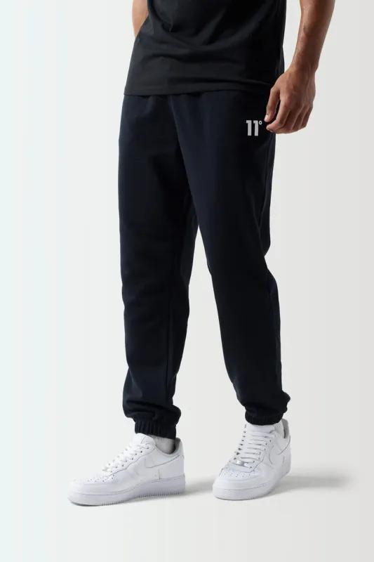 CORE Joggers De Corte Normal - Negro sold by Eleven degrees