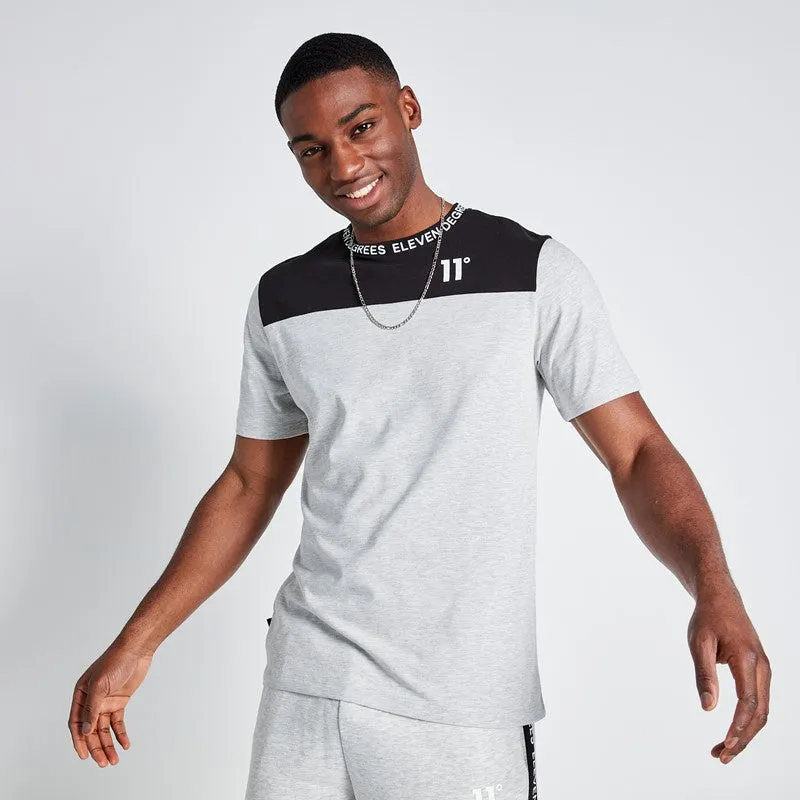 Camiseta Bloque De Impresión De Texto- Marga Gris / Negra sold by Eleven degrees product image thumbnail 2