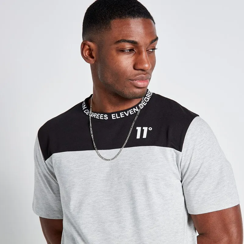 Camiseta Bloque De Impresión De Texto- Marga Gris / Negra sold by Eleven degrees product image thumbnail 5