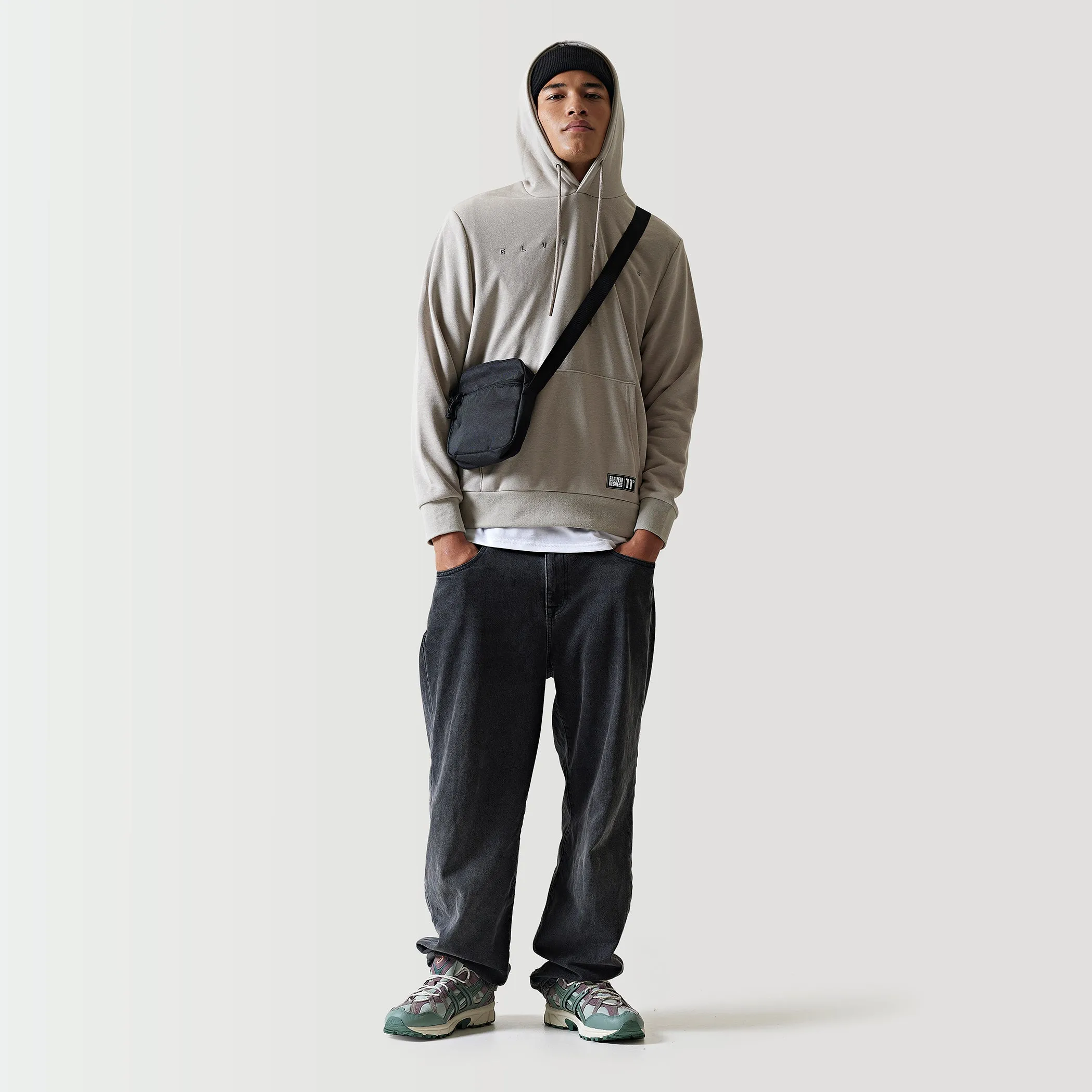 Sudadera con Capucha Bordada Tonal - Neutral Sage sold by Eleven degrees