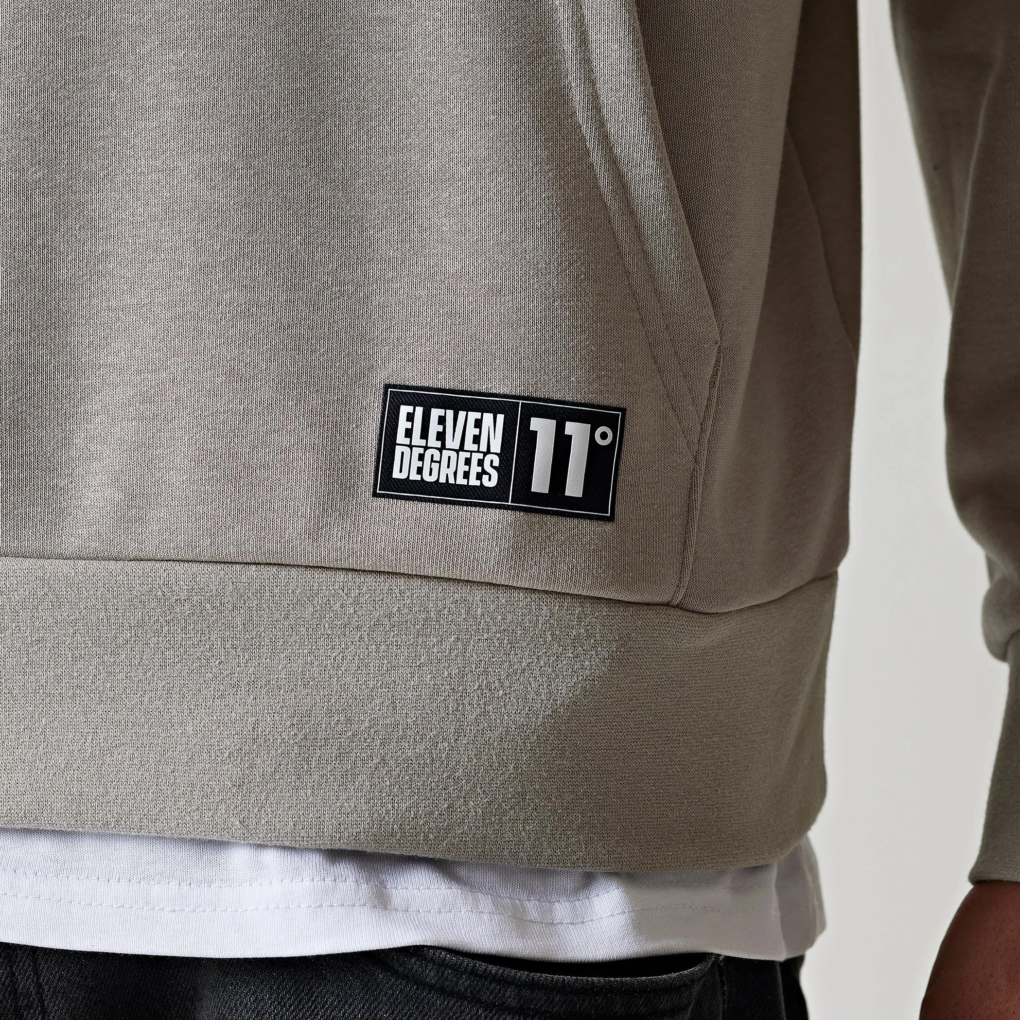 Sudadera con Capucha Bordada Tonal - Neutral Sage sold by Eleven degrees product image thumbnail 5