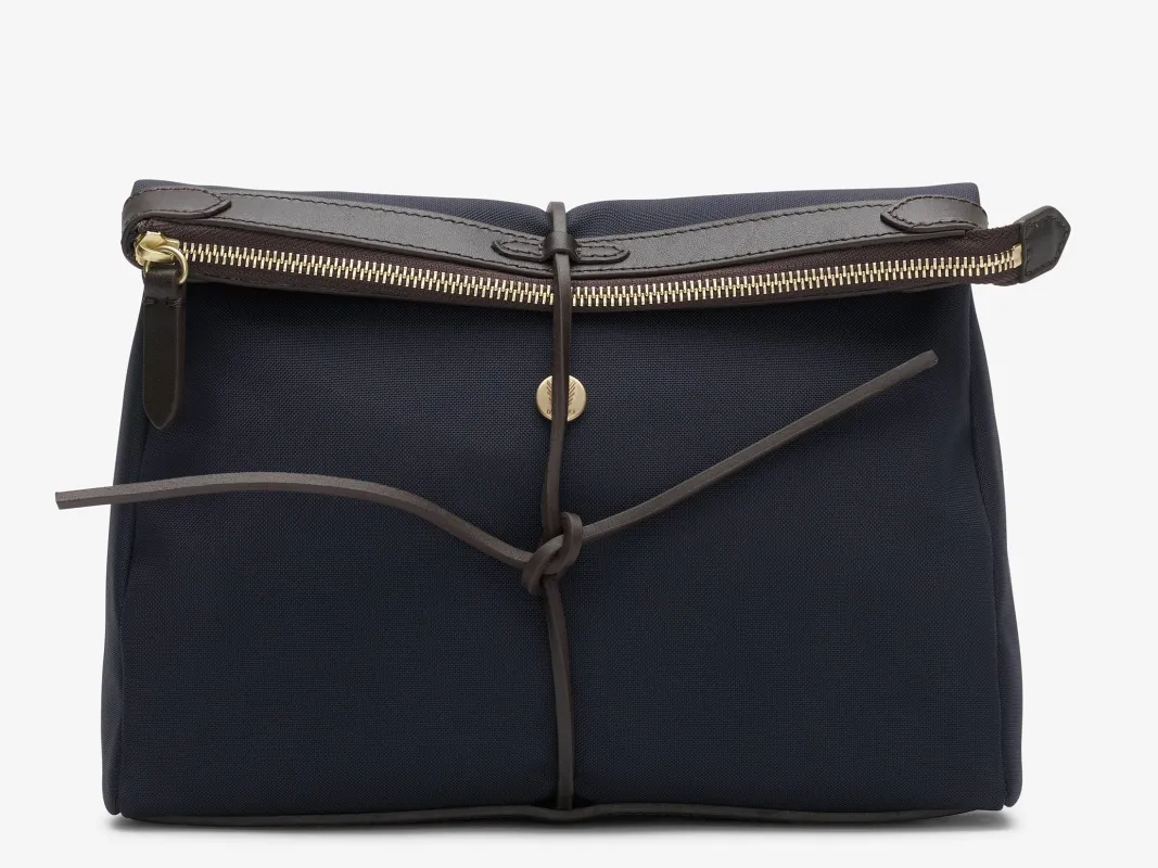 M/S Carry – Navy/Dark Brown made by Mismo
