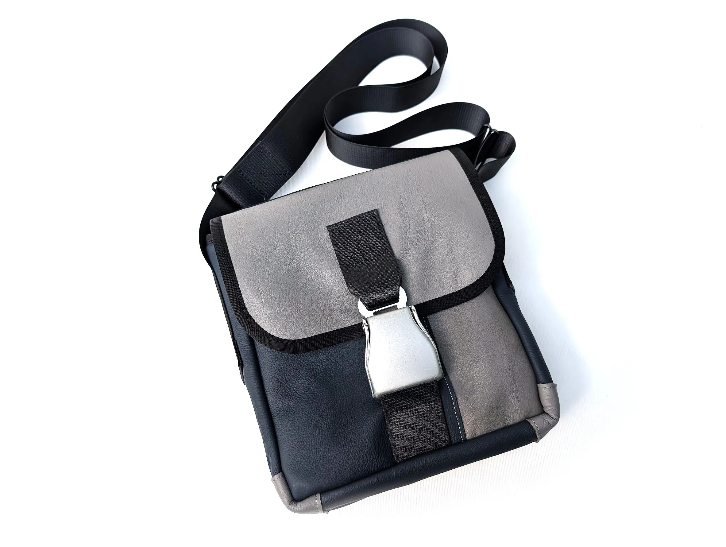 Mariclaro Mini Messenger Bag - First Air sold by Mariclaro product image thumbnail 2