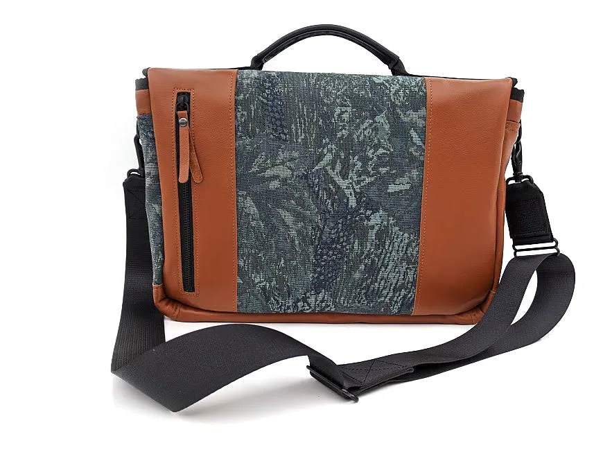 Mariclaro YYZ Laptop Bag - Vintage Forest Green Air Canada Material sold by Mariclaro product image thumbnail 4