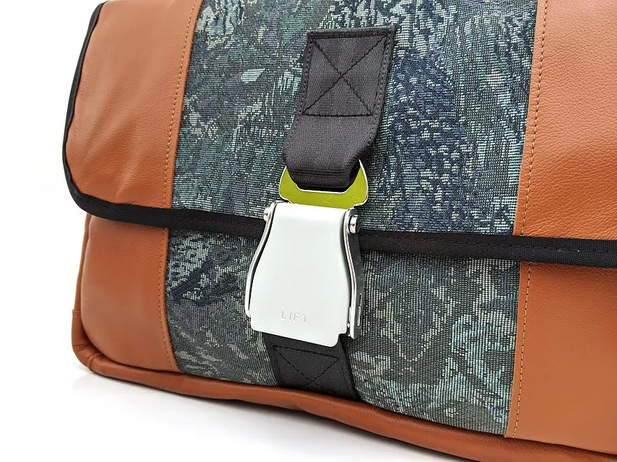 Mariclaro YYZ Laptop Bag - Vintage Forest Green Air Canada Material sold by Mariclaro product image thumbnail 2