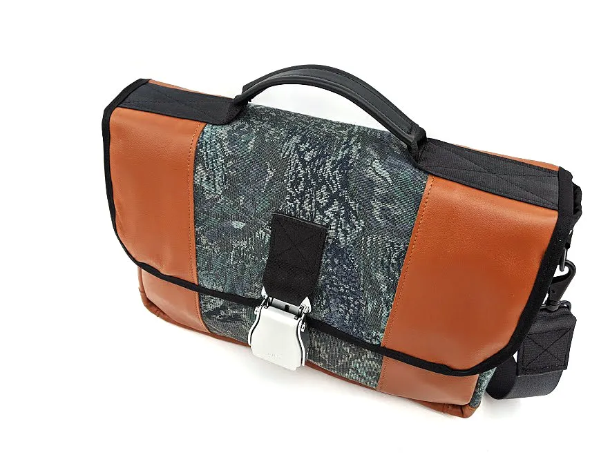 Mariclaro YYZ Laptop Bag - Vintage Forest Green Air Canada Material sold by Mariclaro product image thumbnail 3
