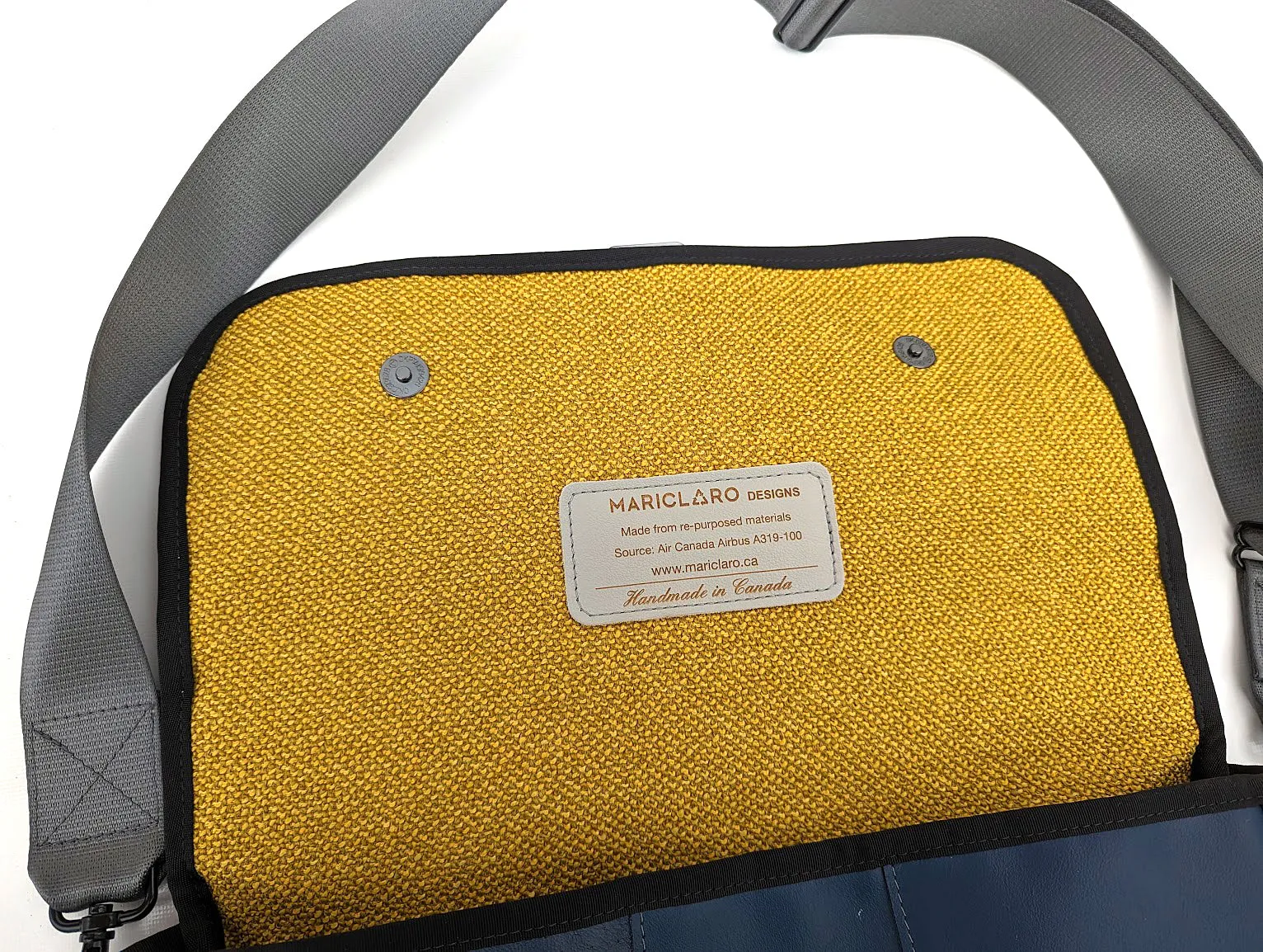 Mariclaro YYZ Laptop Bag - Air Canada Airbus 319-100 sold by Mariclaro product image thumbnail 5
