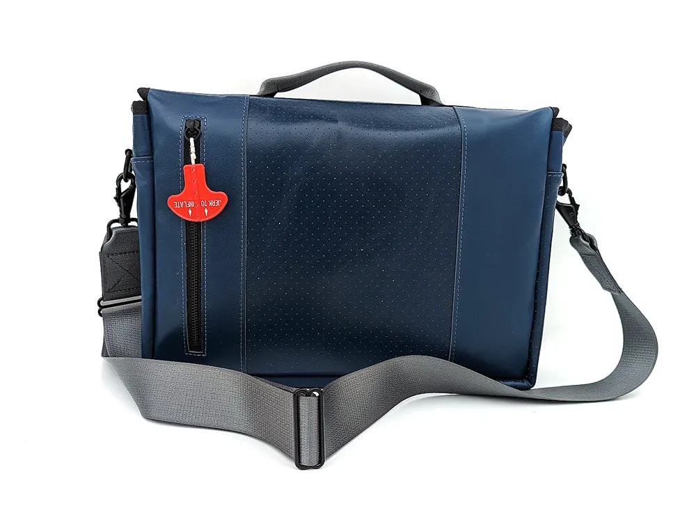 Mariclaro YYZ Laptop Bag - Air Canada Airbus 319-100 sold by Mariclaro product image thumbnail 3