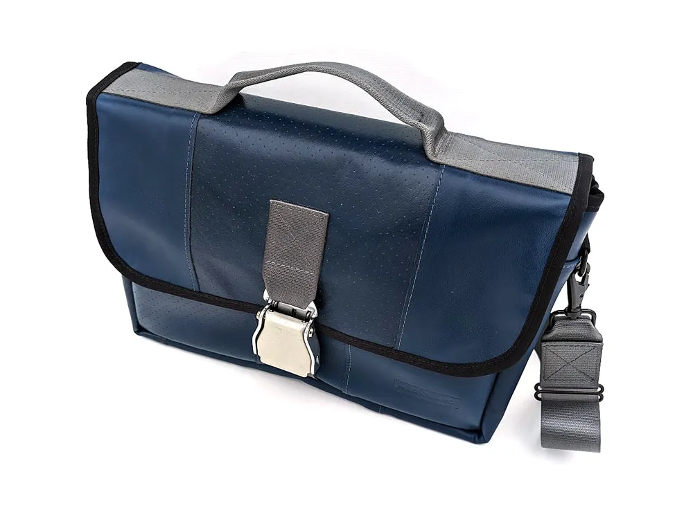 Mariclaro YYZ Laptop Bag - Air Canada Airbus 319-100 sold by Mariclaro product image thumbnail 2