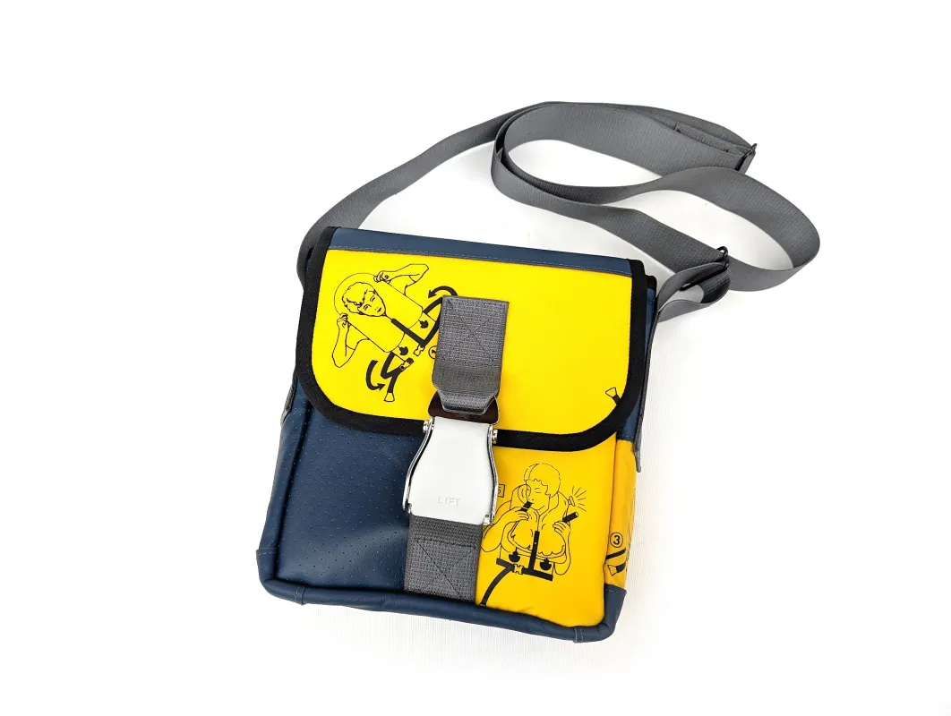 Mariclaro Mini Messenger Bag - Air Canada - Airbus A319-100 made by Mariclaro