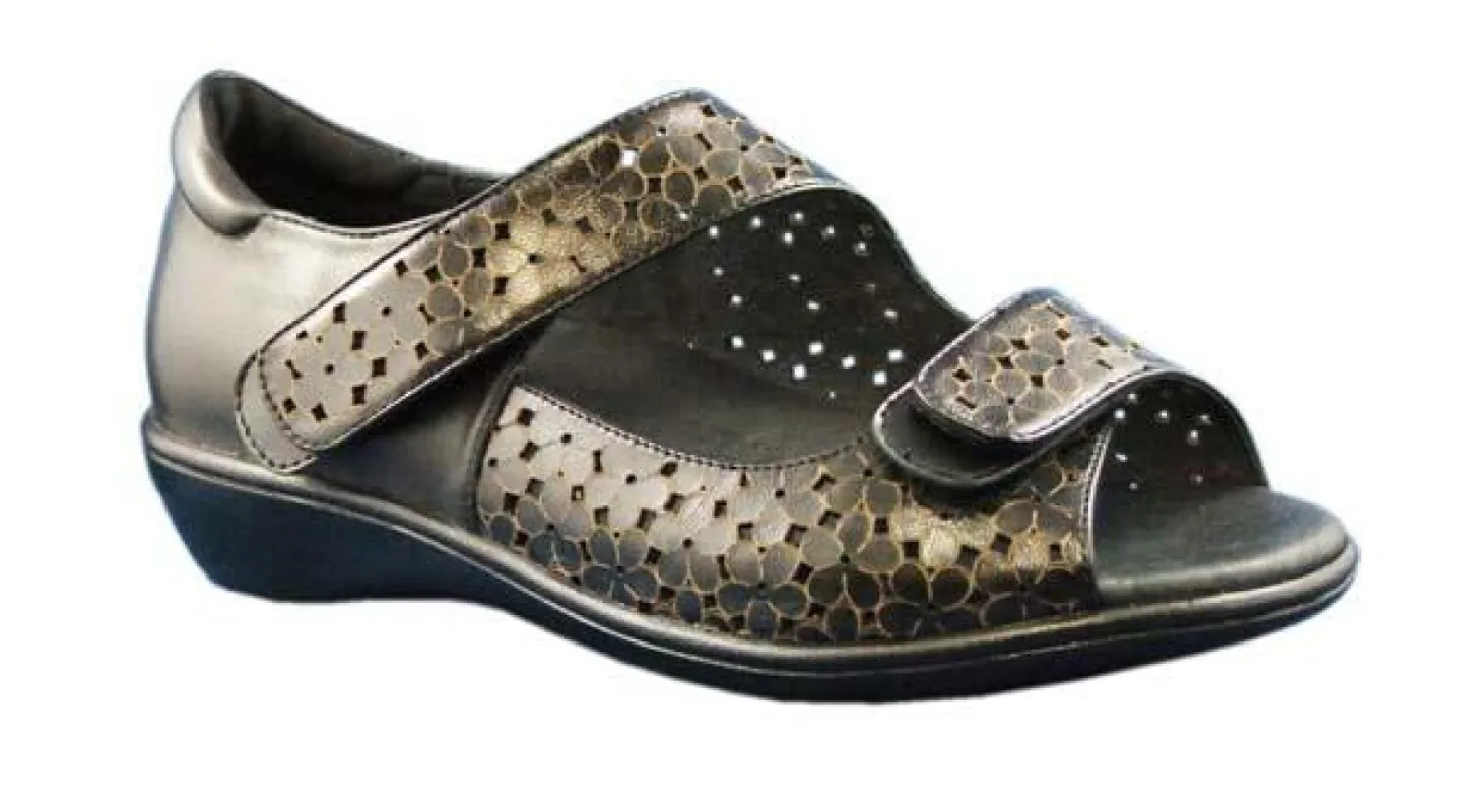 Via Nova Dawley Pewter/black Scale sold by Bayside Shoe Warehouse