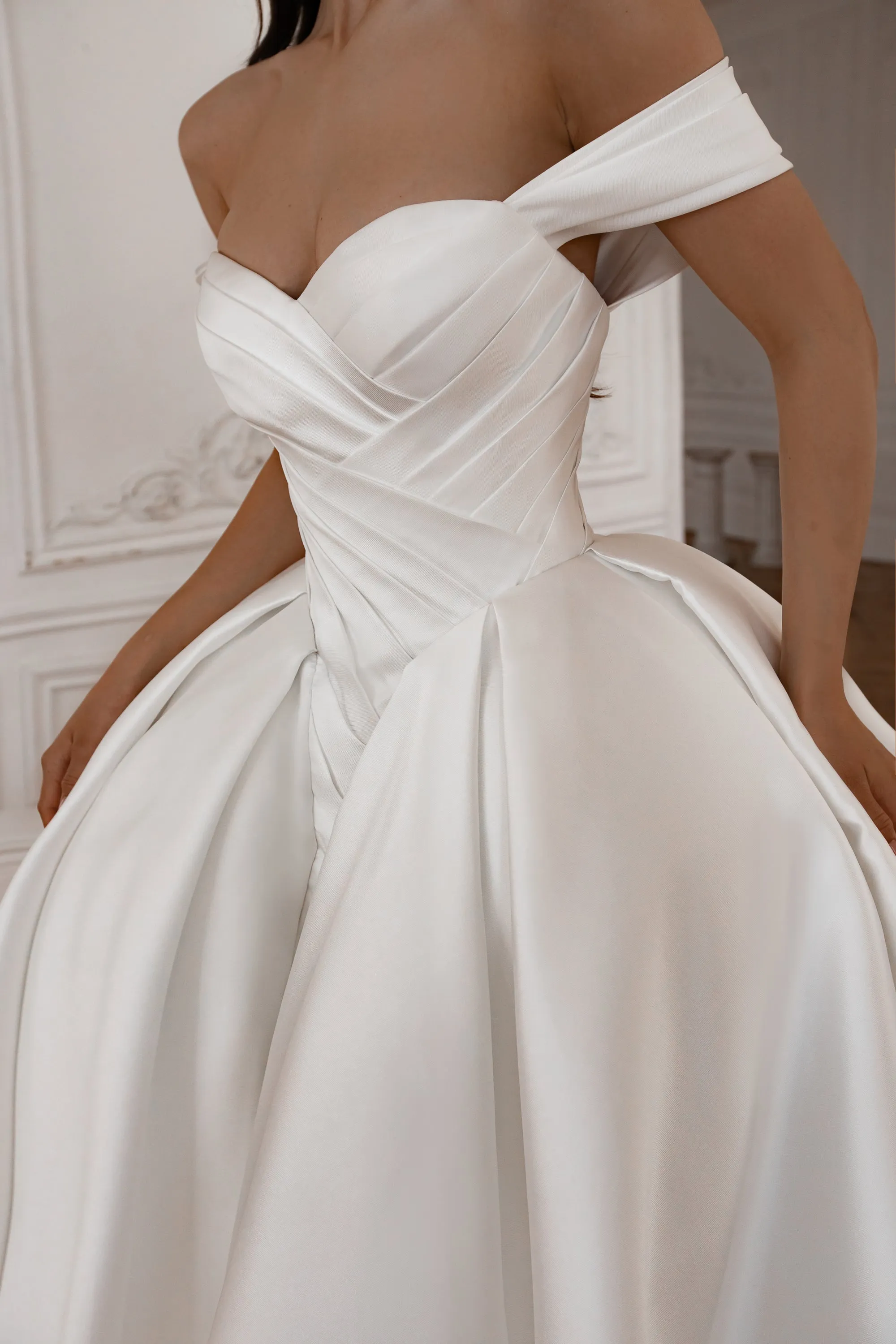 Basque Waist Wedding Gown Oceania sold by Olivia Bottega product image thumbnail 2