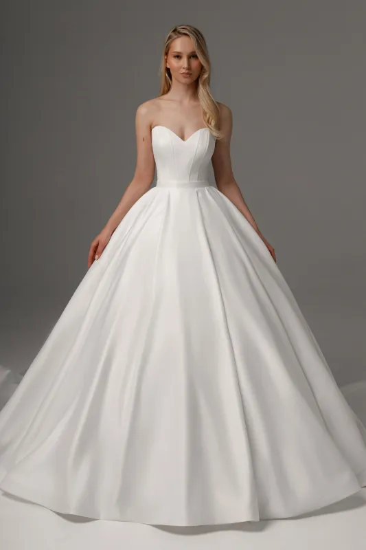 2 in 1 Wedding Dress With Detachable Skirt Protea made by Olivia Bottega