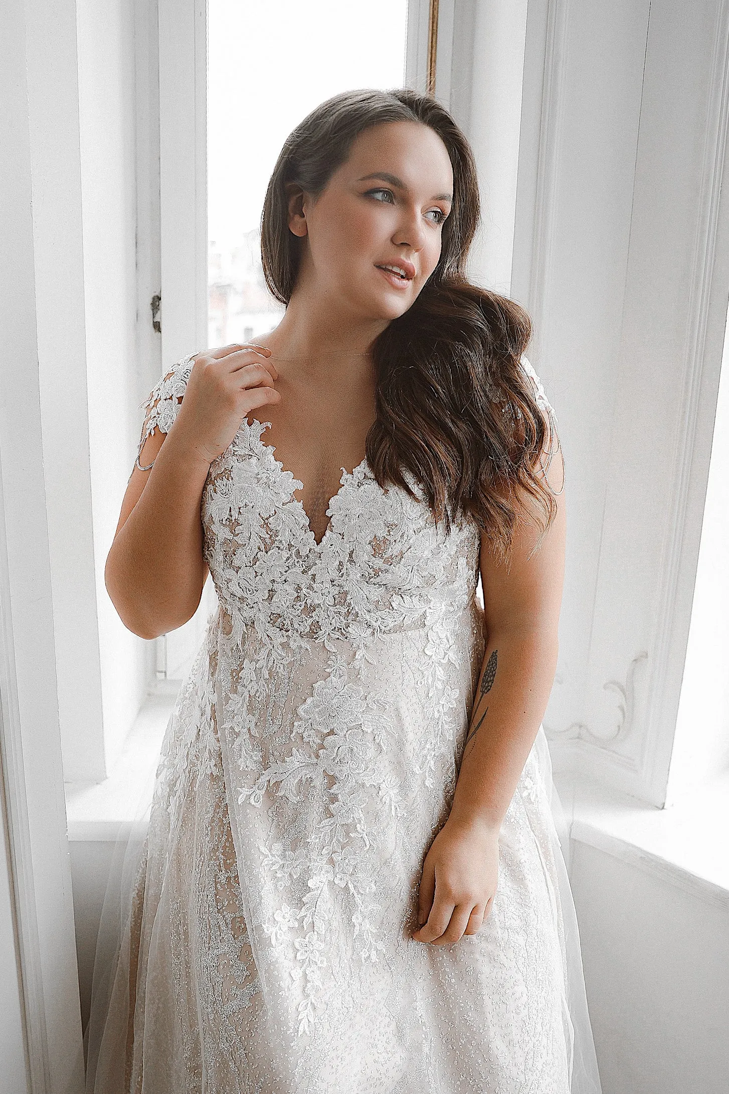 Plus Size Lace Wedding Dress Enn sold by Olivia Bottega product image thumbnail 2