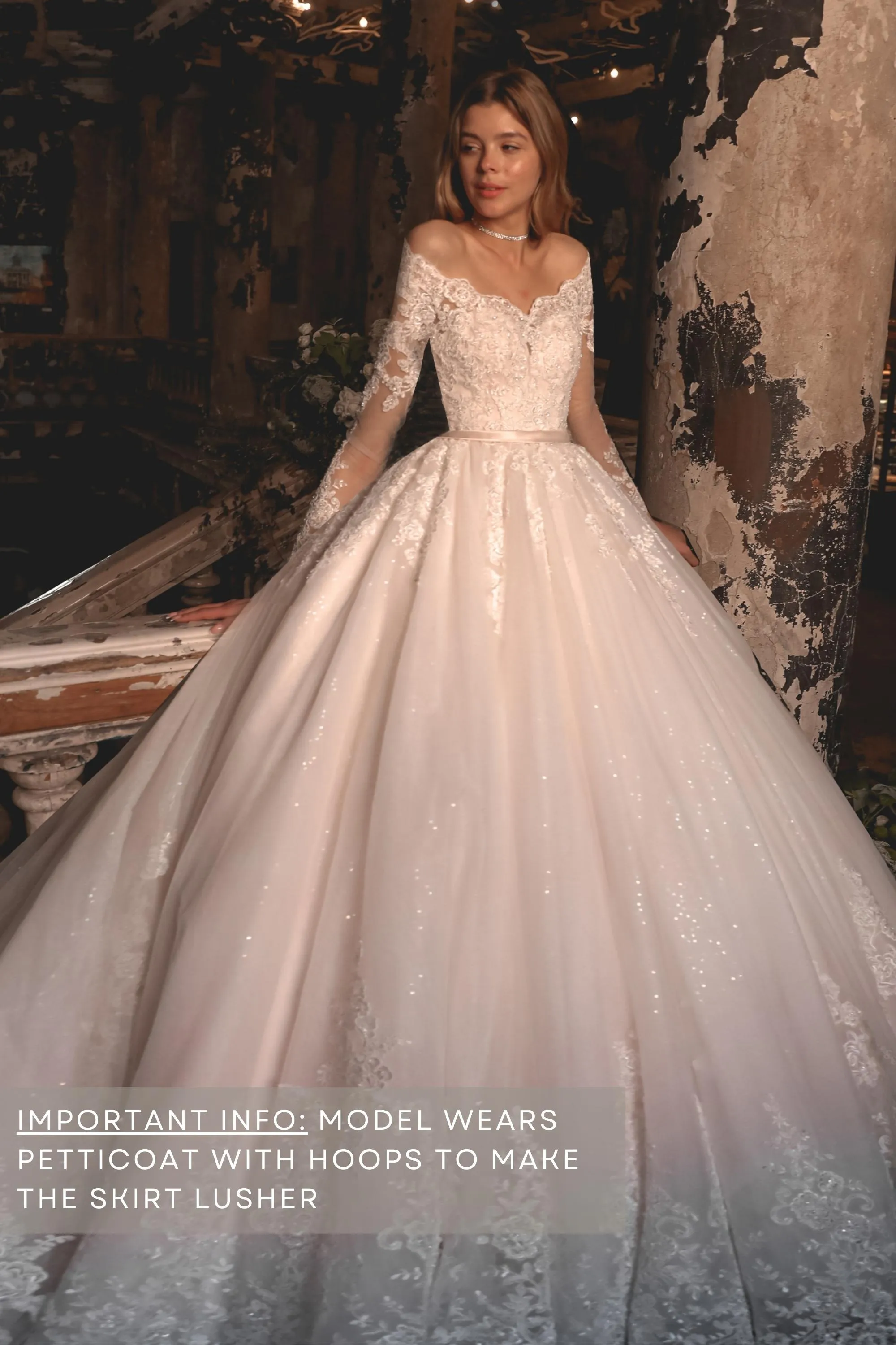Lace Wedding Dress Elizabett Deco sold by Olivia Bottega product image thumbnail 2
