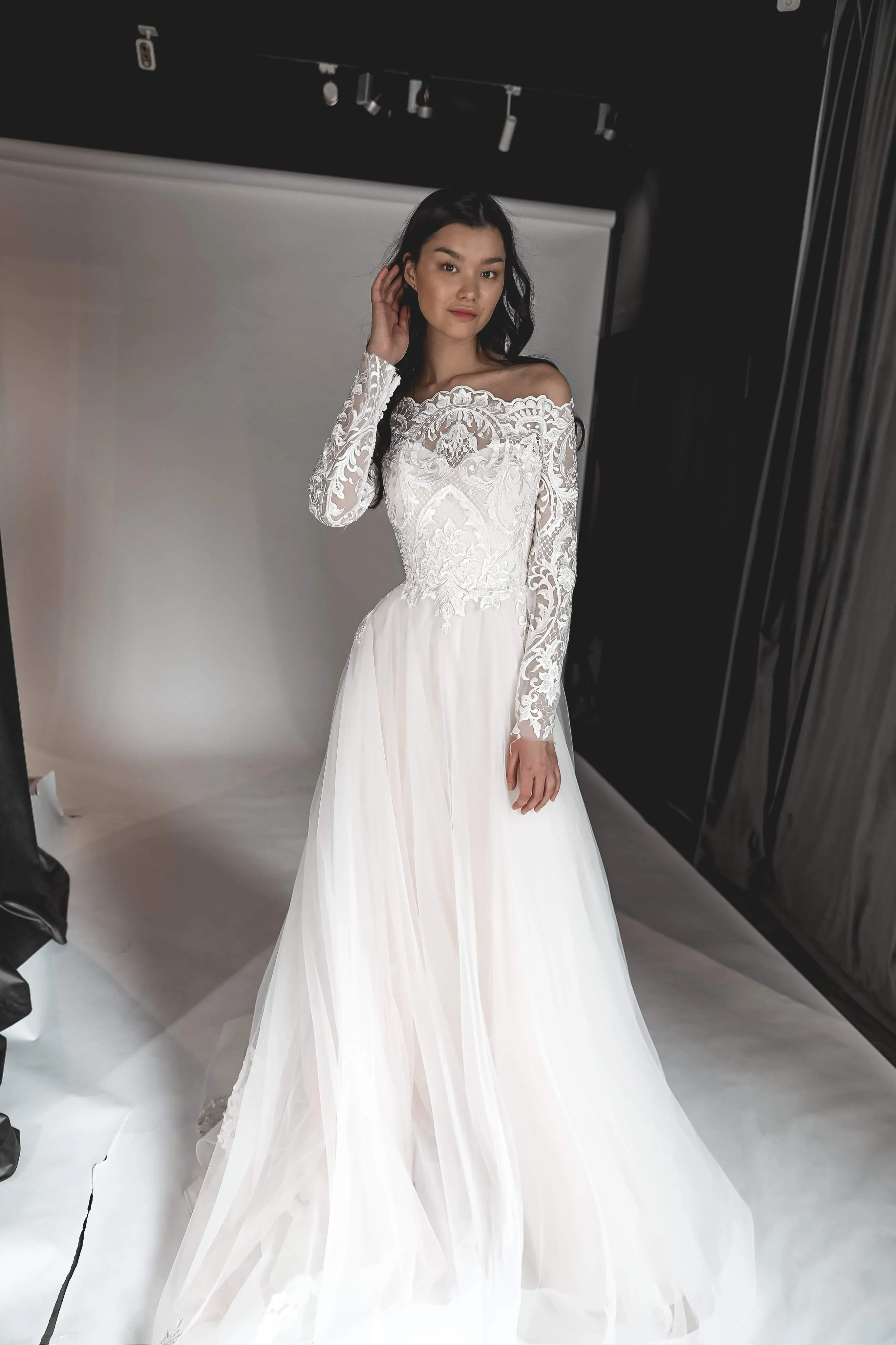 Long Sleeve Lace Wedding Dress Viteria sold by Olivia Bottega product image thumbnail 3
