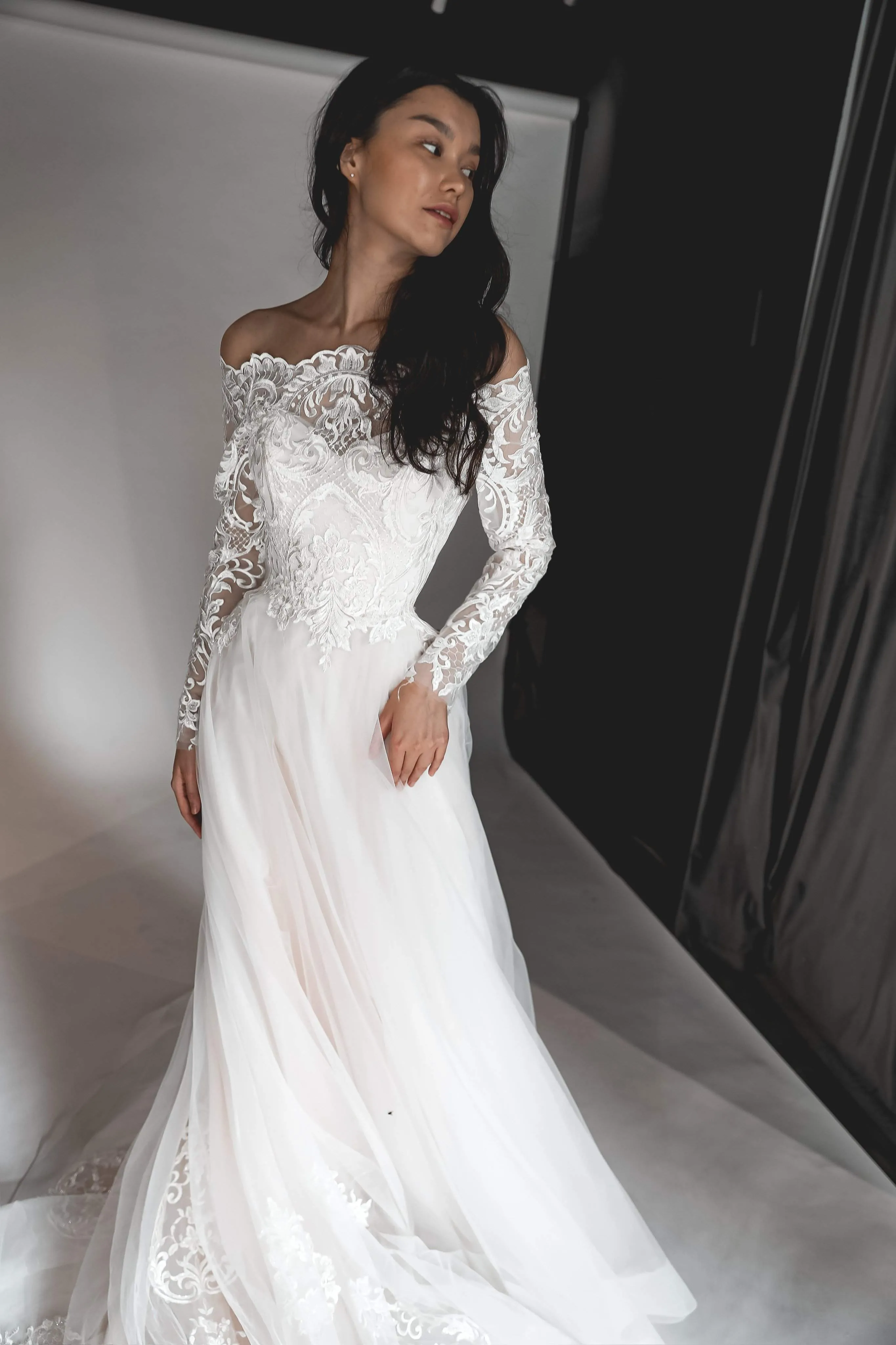 Long Sleeve Lace Wedding Dress Viteria sold by Olivia Bottega product image thumbnail 2