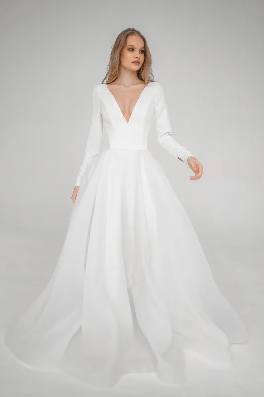Minimalist Organza Wedding Dress Tayra sold by Olivia Bottega