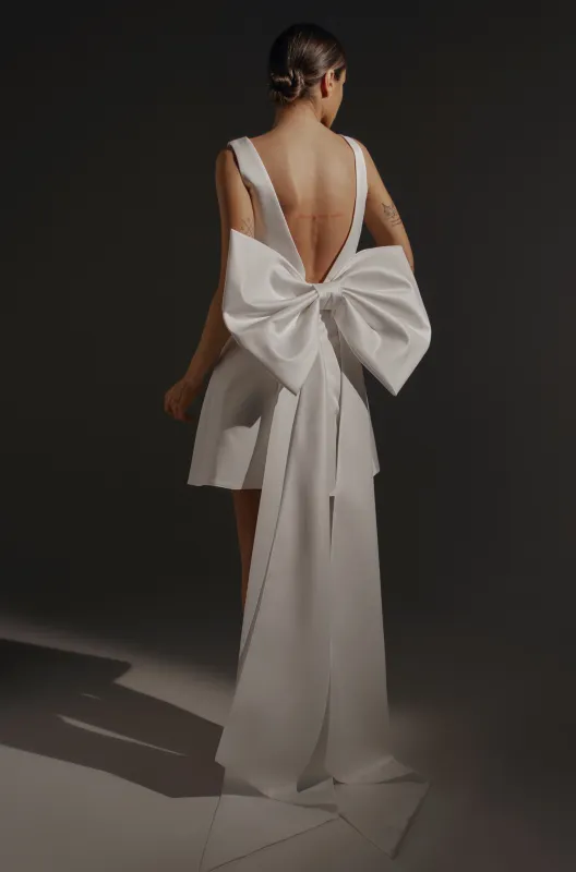 Light ivory Short Wedding Dress Tofa with Huge Bow made by Olivia Bottega