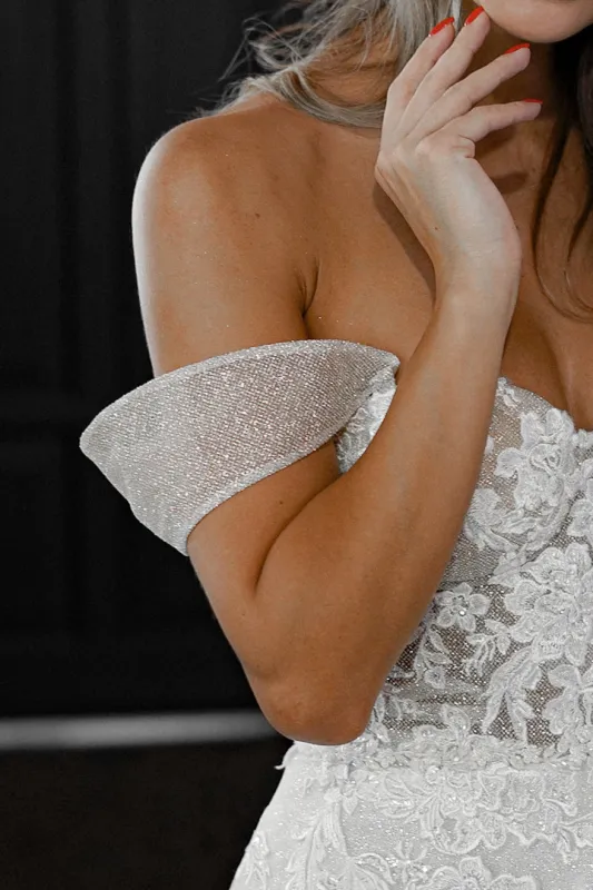 Detachable Straps Divon sold by Olivia Bottega