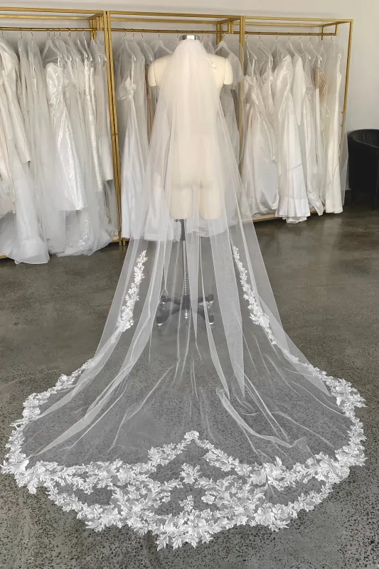 Wedding Veil Enn | Ready-to-Ship made by Olivia Bottega