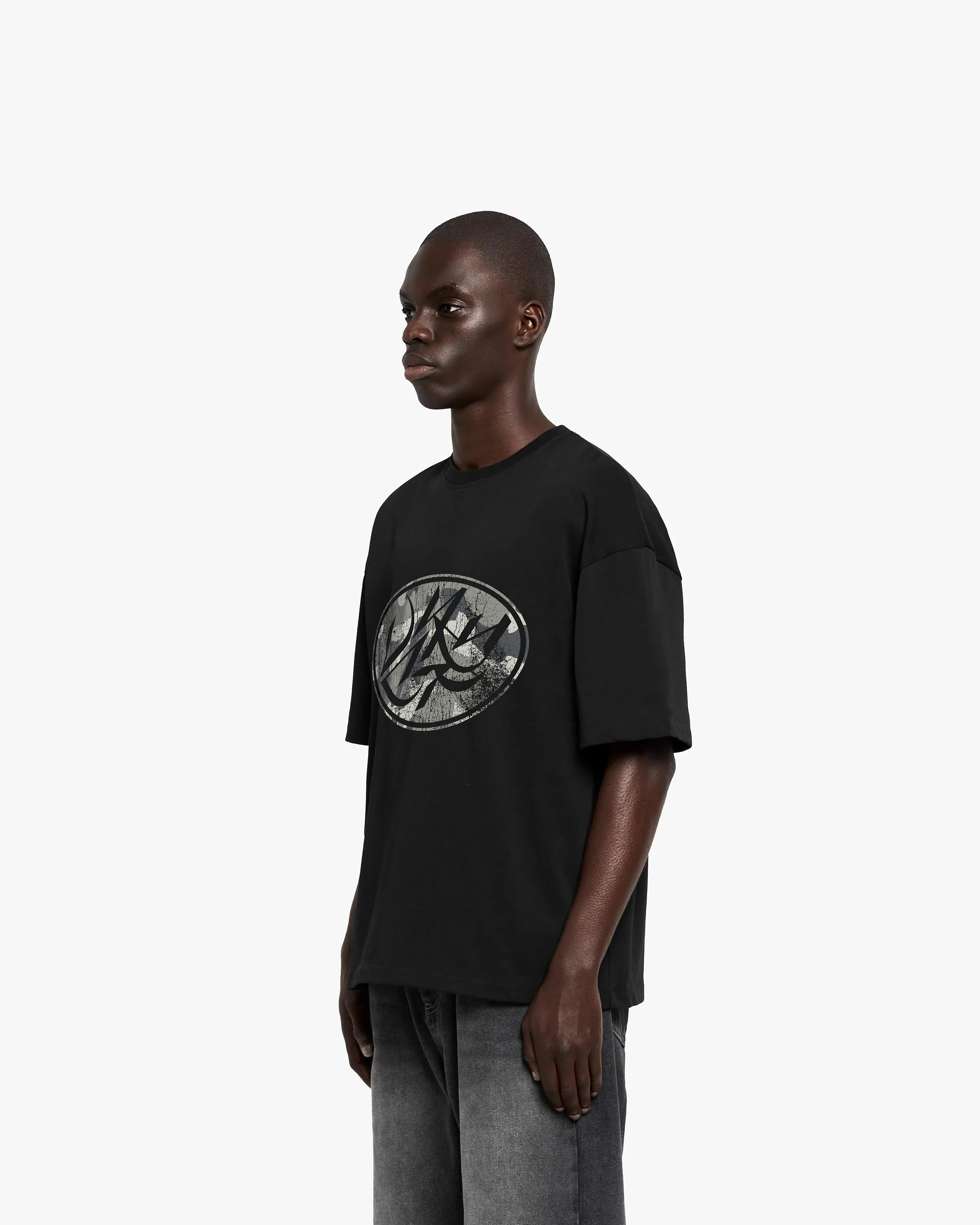 BROKEN SCRIPT TEE BLACK sold by vicinity product image thumbnail 3