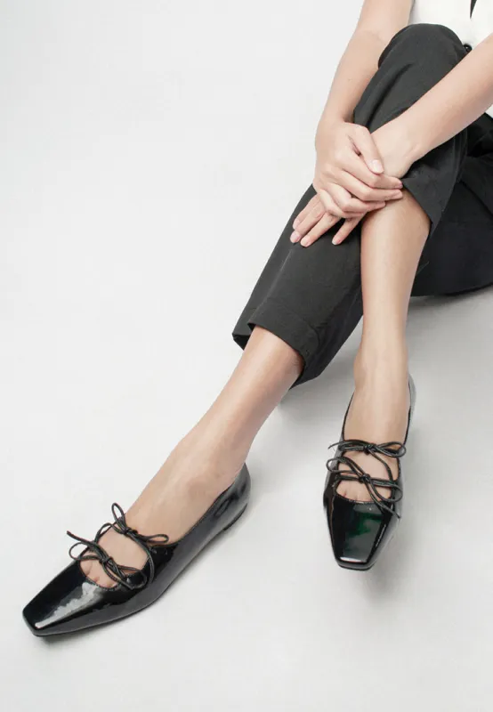 Roxanne in Black sold by INPACA