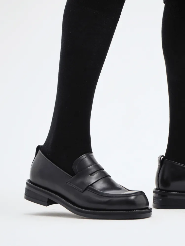 Liam Black sold by JosephT product image thumbnail 2