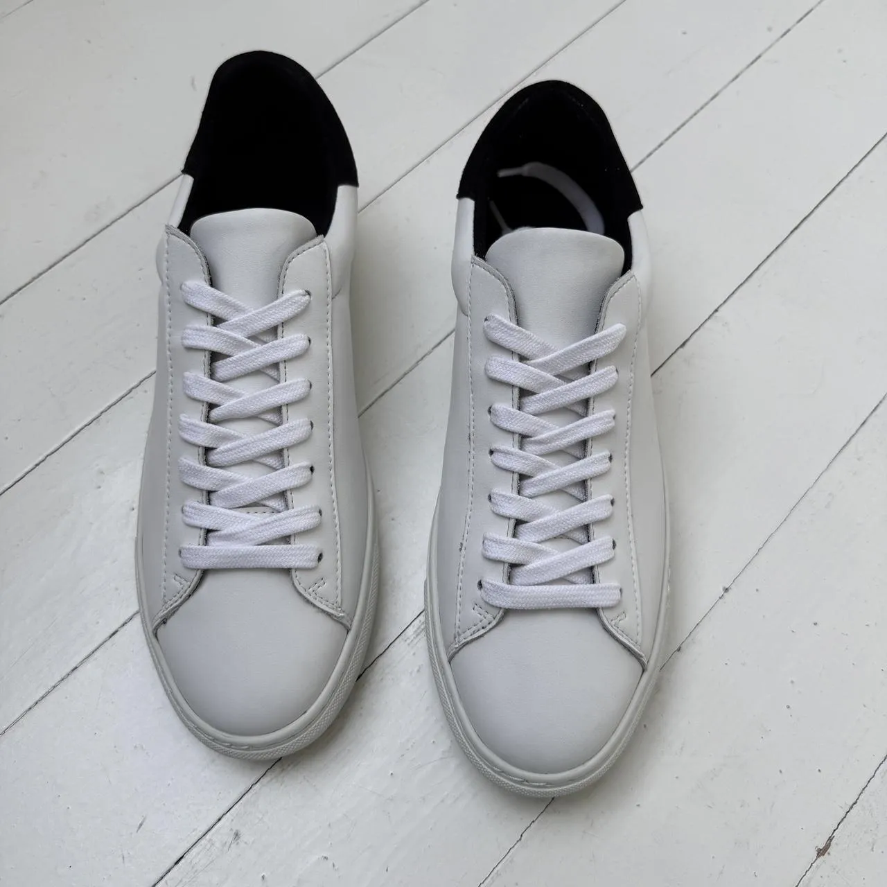 ReSELL - Classic Trainer - White/Black 41 sold by Nicki Hoyne product image thumbnail 2