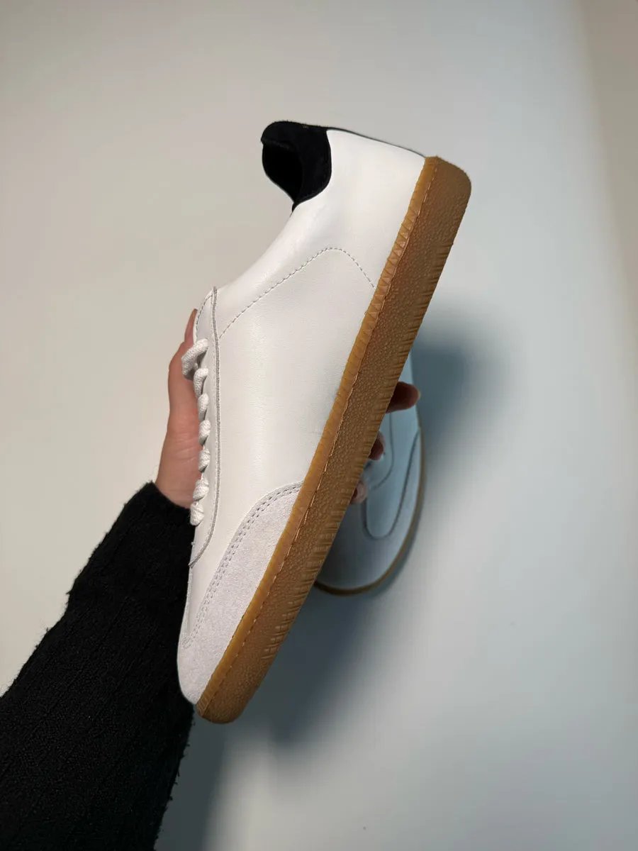 ReSELL - Sporty Trainer - White/Black 39 sold by Nicki Hoyne product image thumbnail 5