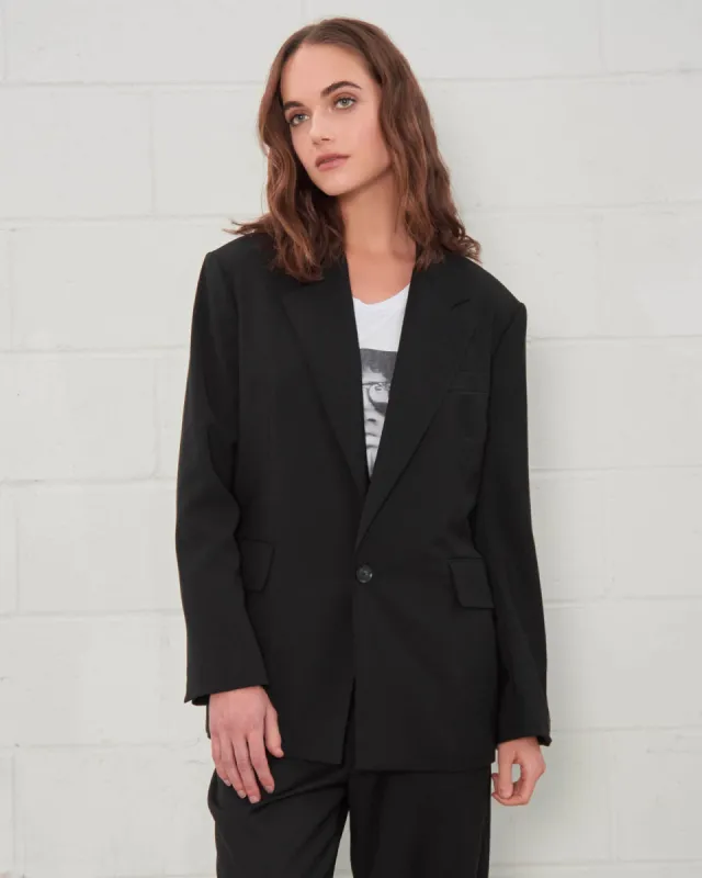 The E Blazer sold by TNT Fashion