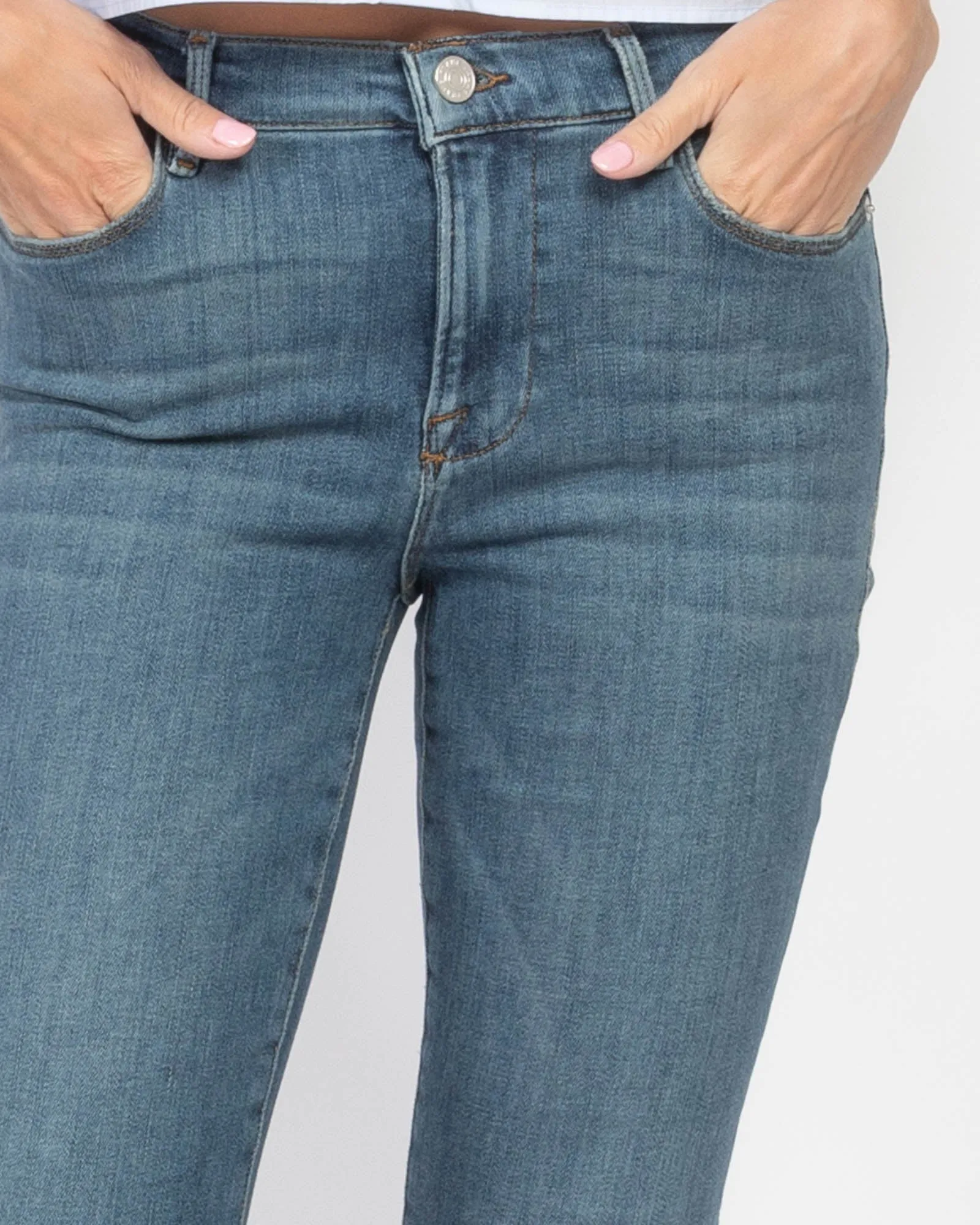 Le High Straight Jeans sold by TNT Fashion product image thumbnail 5
