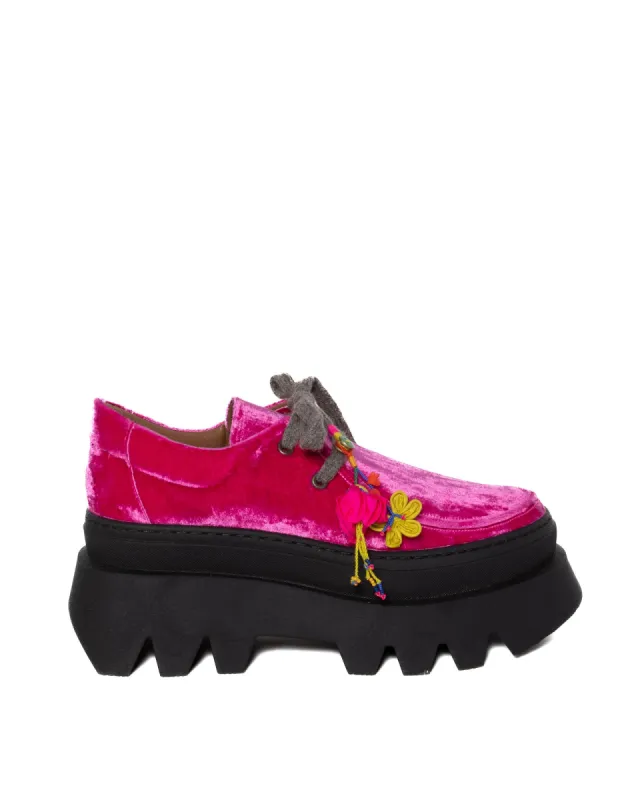 Shoe sold by TNT Fashion