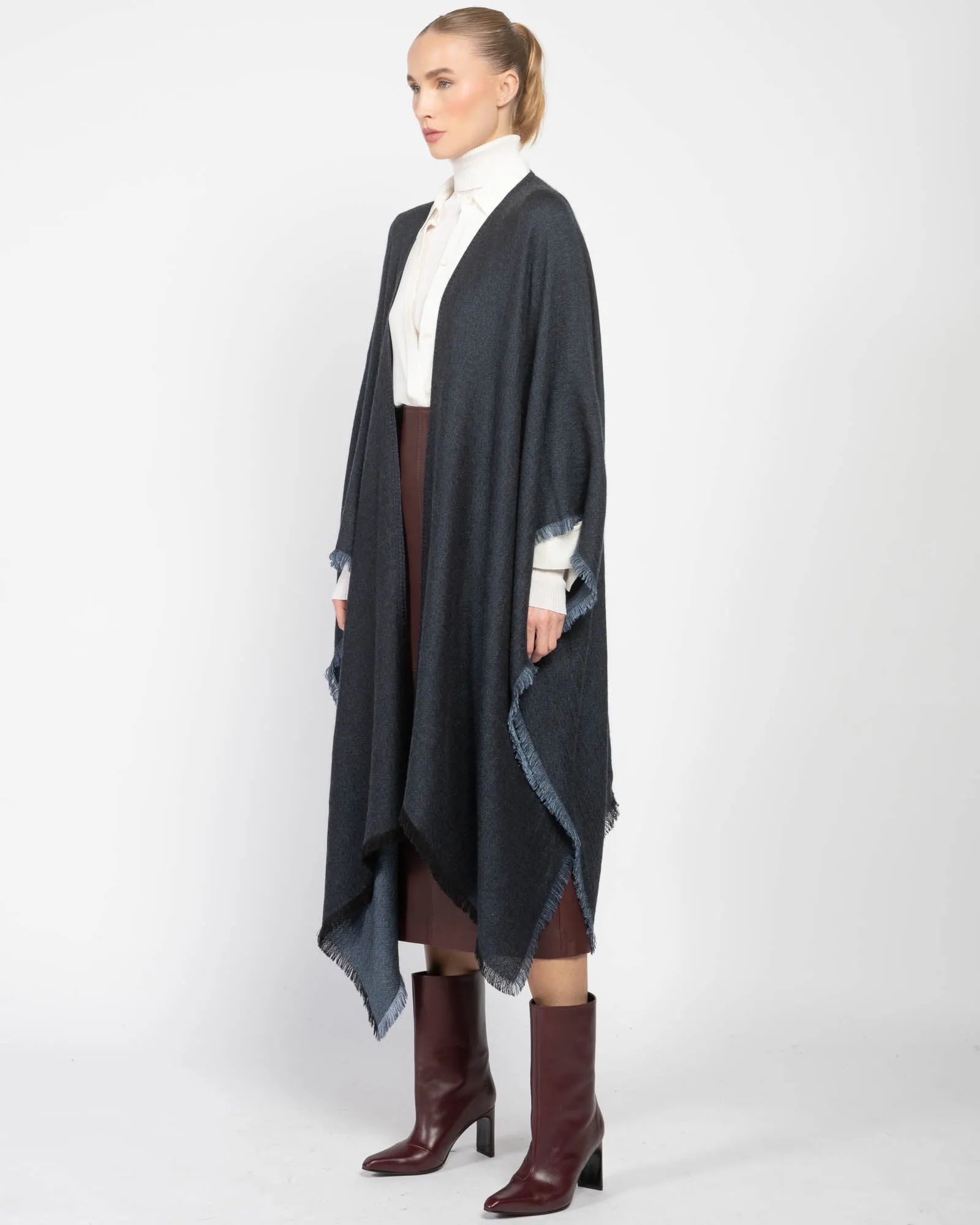 Peonia Cape sold by TNT Fashion product image thumbnail 4