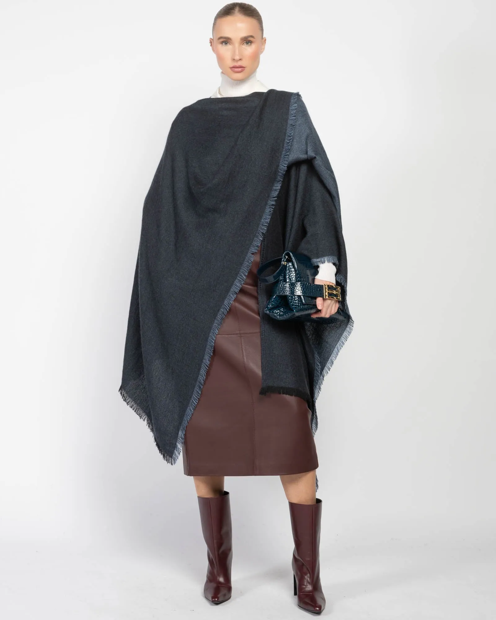 Peonia Cape sold by TNT Fashion product image thumbnail 2