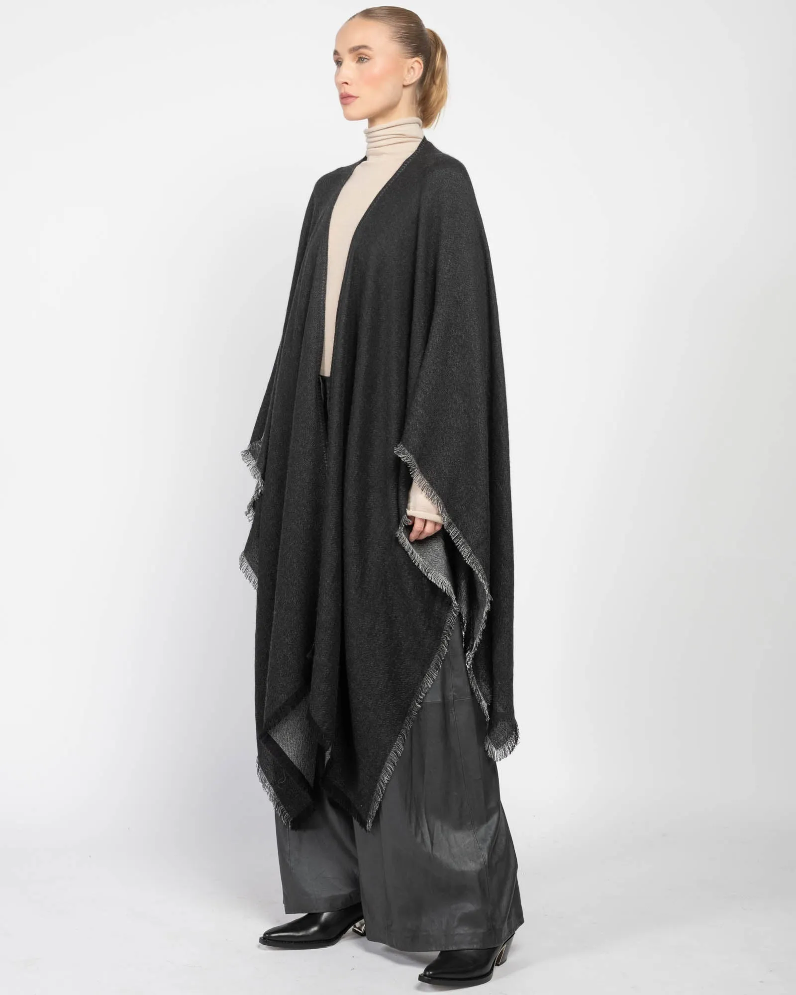 Peonia Cape sold by TNT Fashion product image thumbnail 4