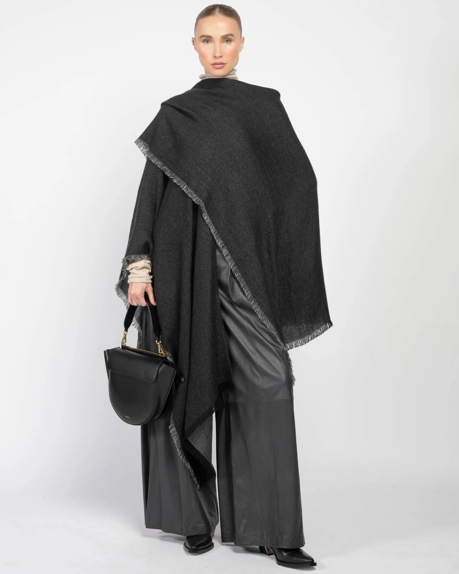 Peonia Cape sold by TNT Fashion product image thumbnail 2