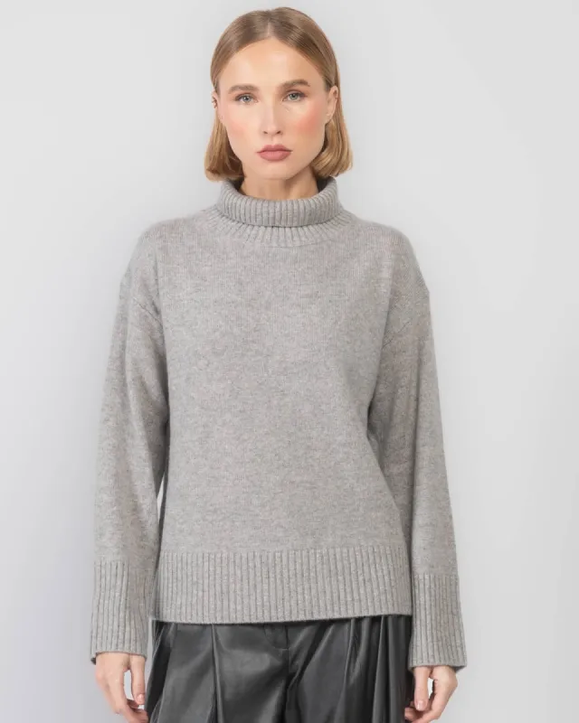 Standneck sold by TNT Fashion