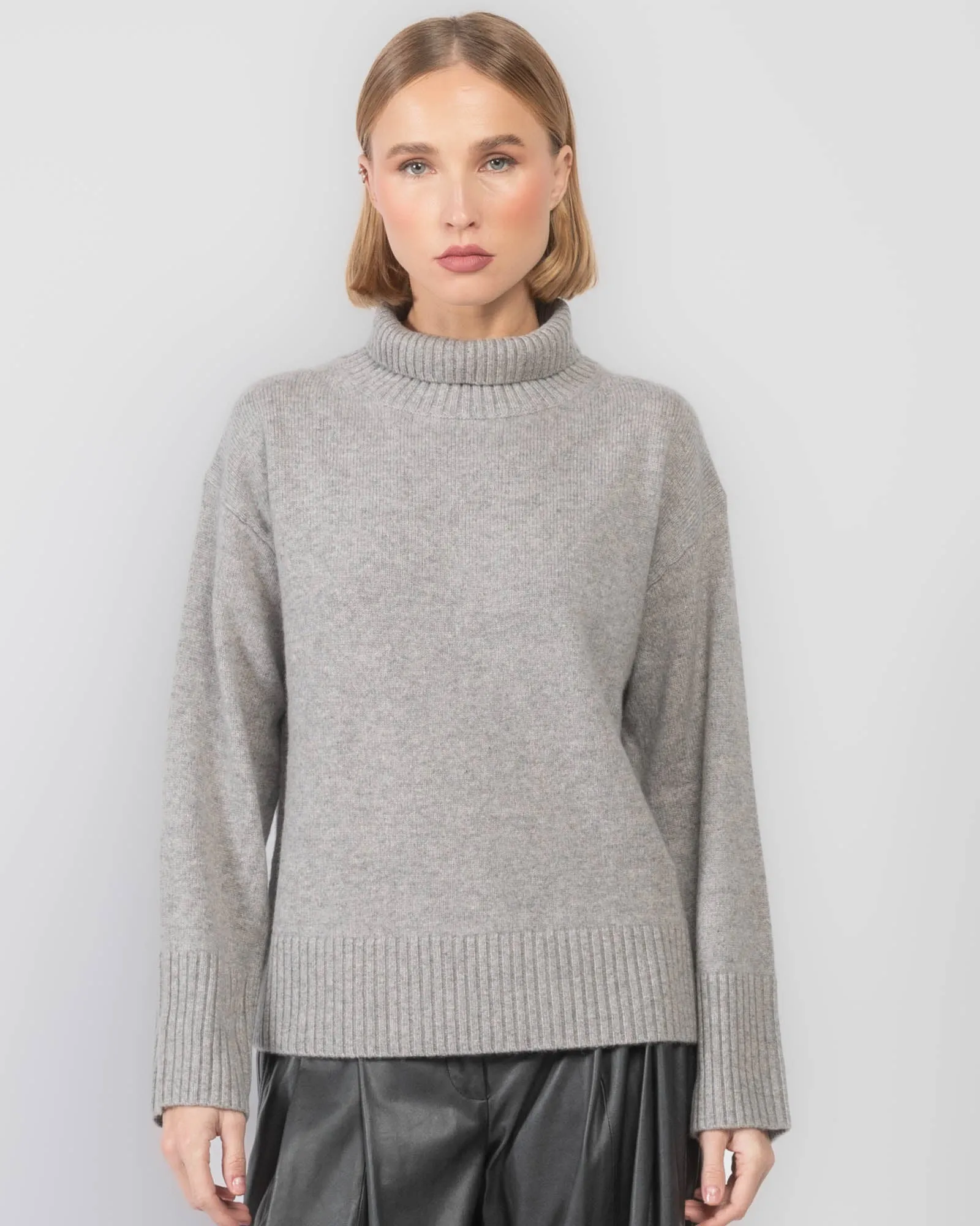 Standneck sold by TNT Fashion