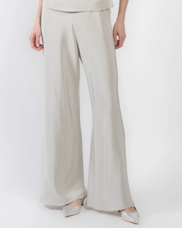 Chute Pants sold by TNT Fashion
