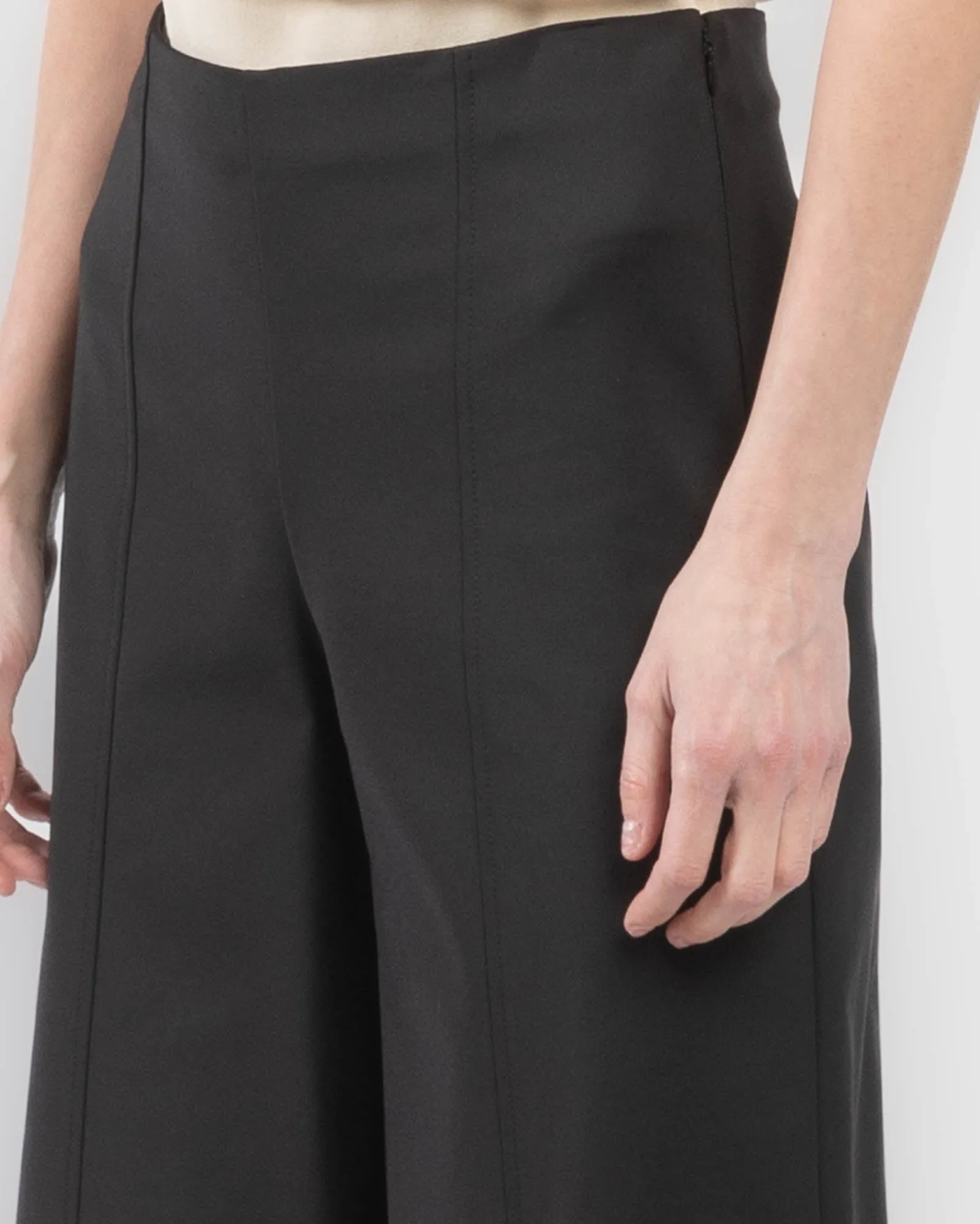 Kallin Cropped Pants sold by TNT Fashion product image thumbnail 5