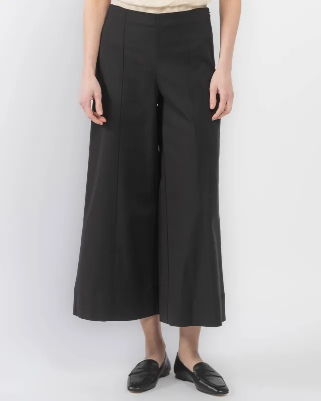 Kallin Cropped Pants sold by TNT Fashion